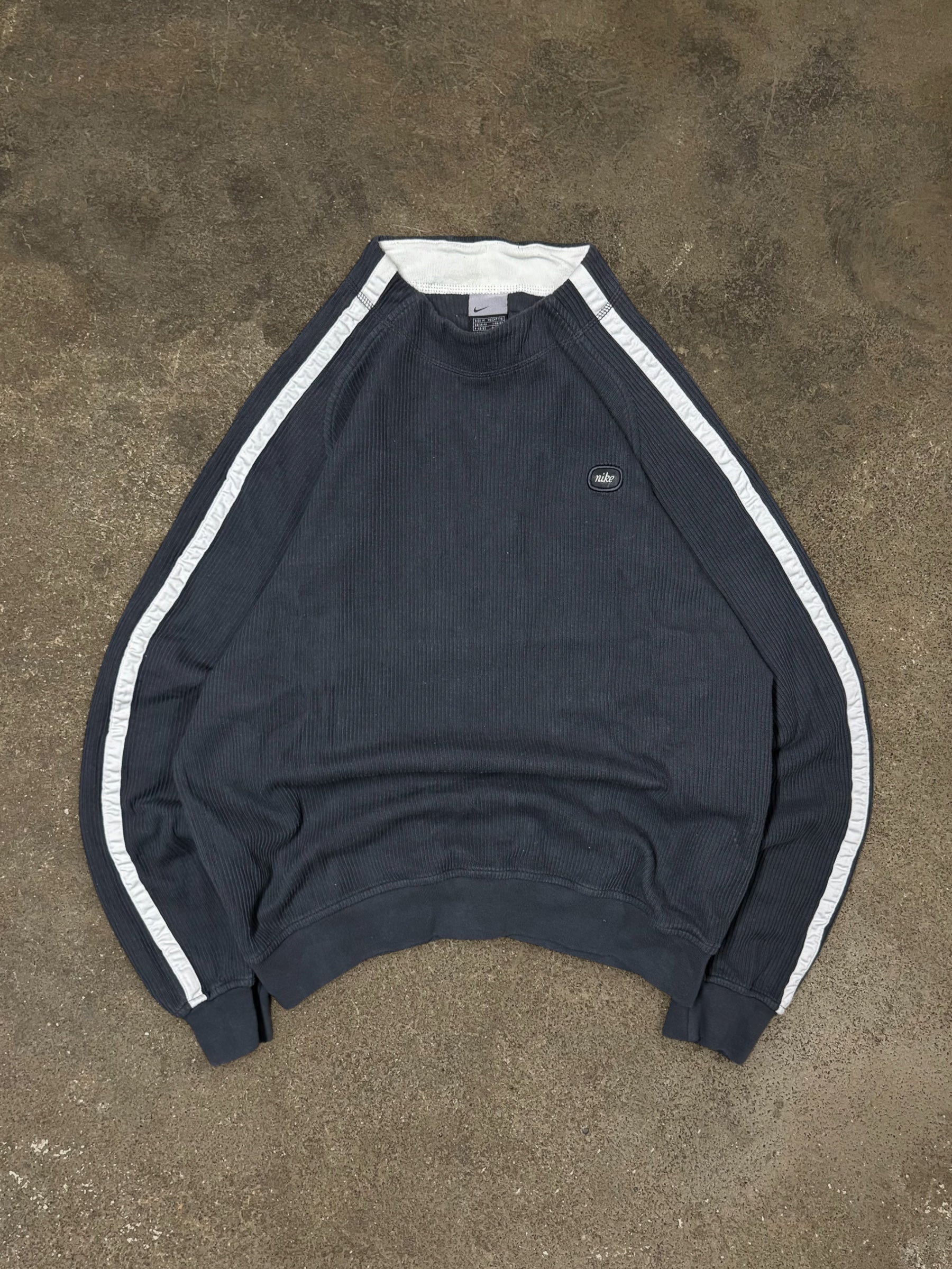 VINTAGE 00S NIKE SWEATSHIRT