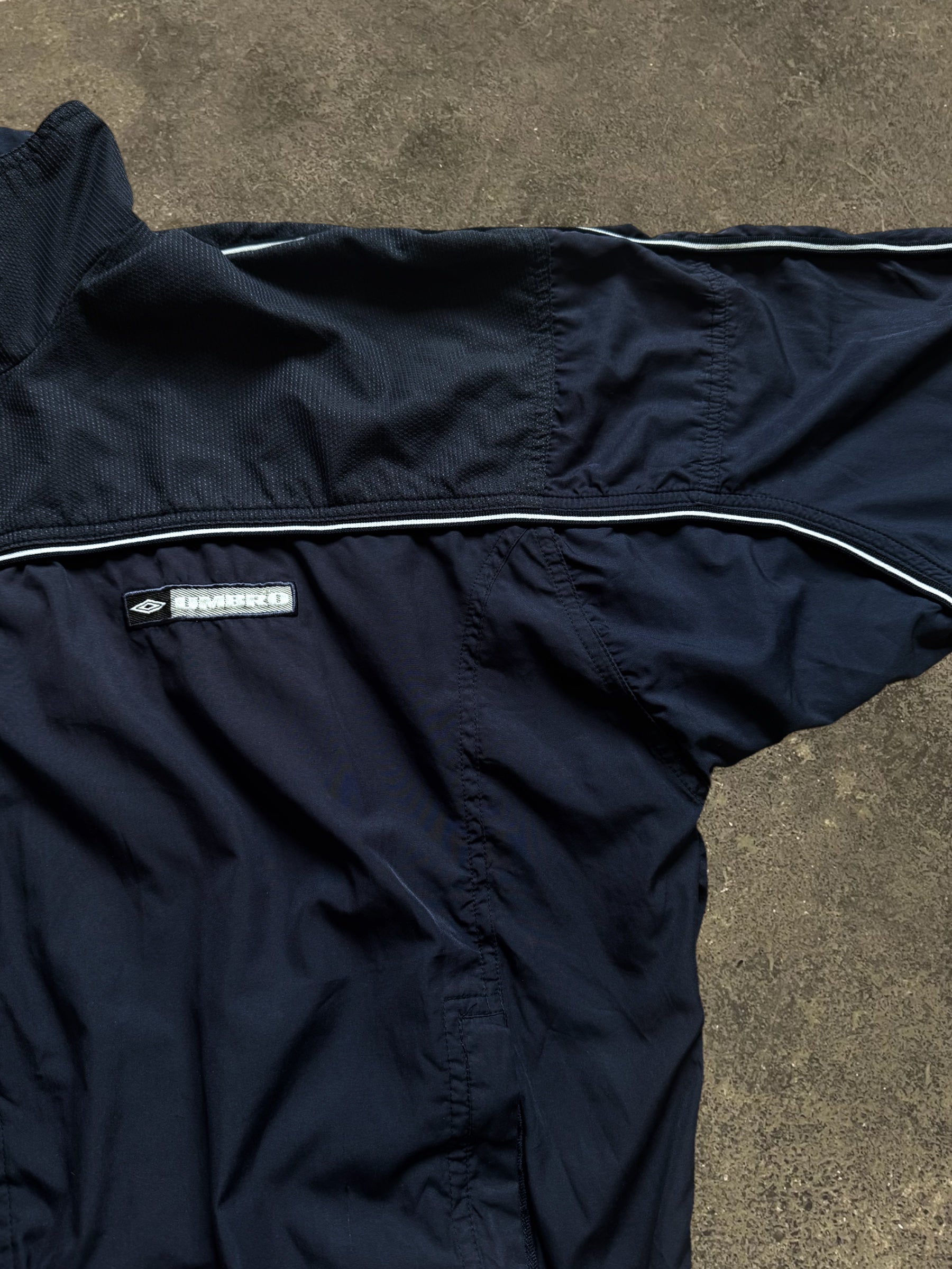 VINTAGE UMBRO WINDBREAKER