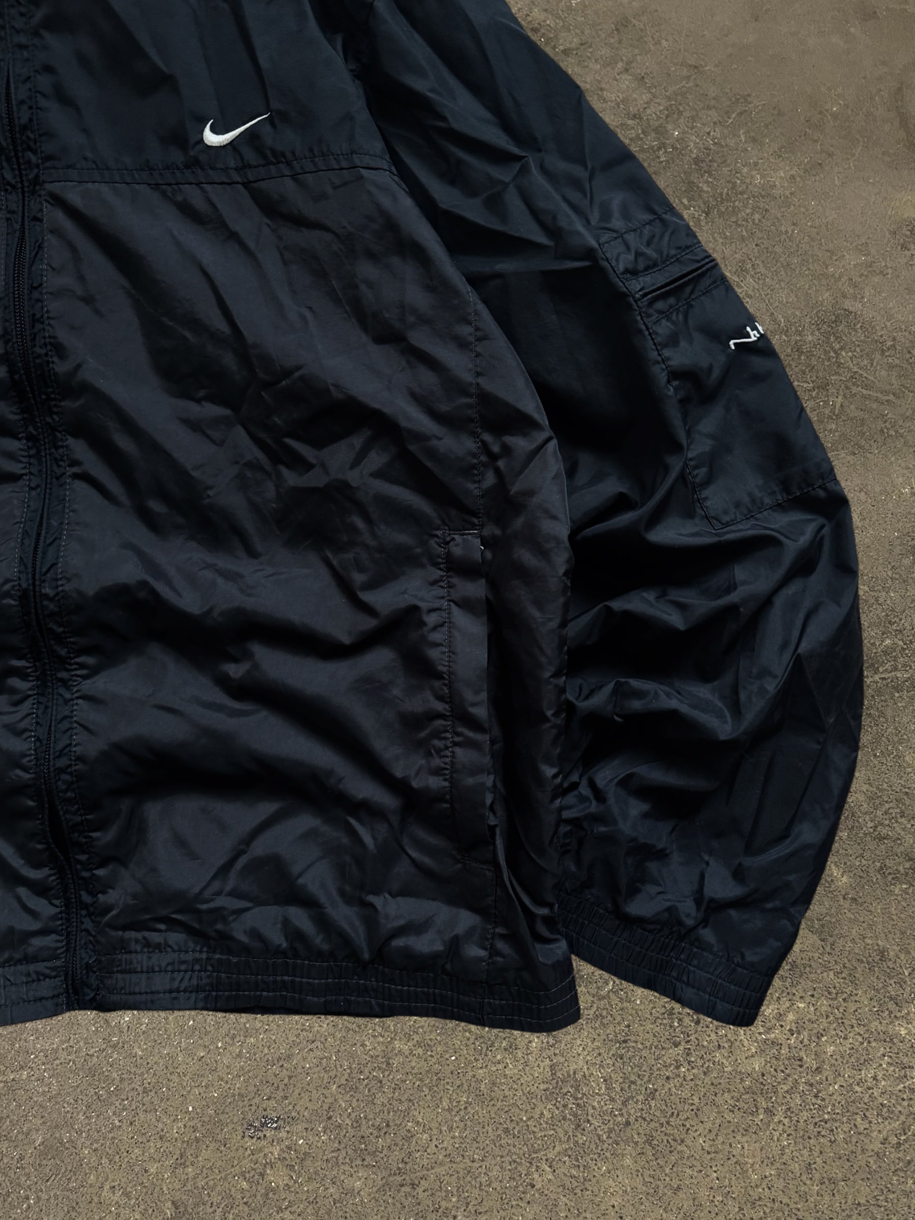 VINTAGE 00S BLACK NIKE WINDBREAKER