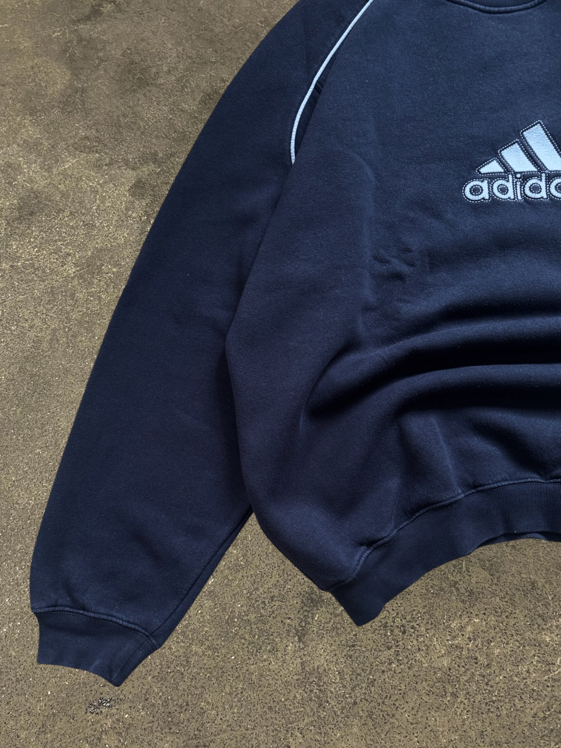VINTAGE 00S ADIDAS SWEATSHIRT