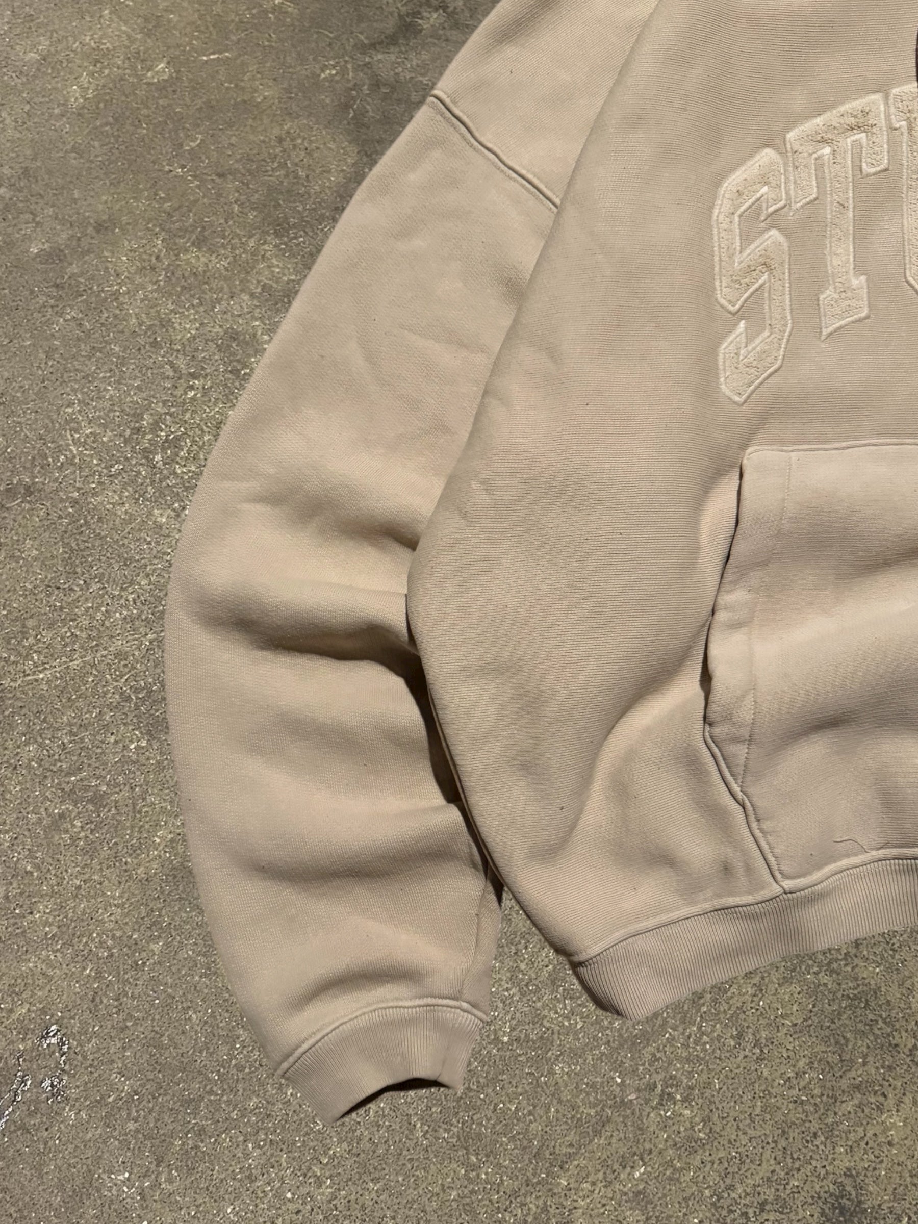 STÜSSY EMBROIDERED RELAXED HOODIE