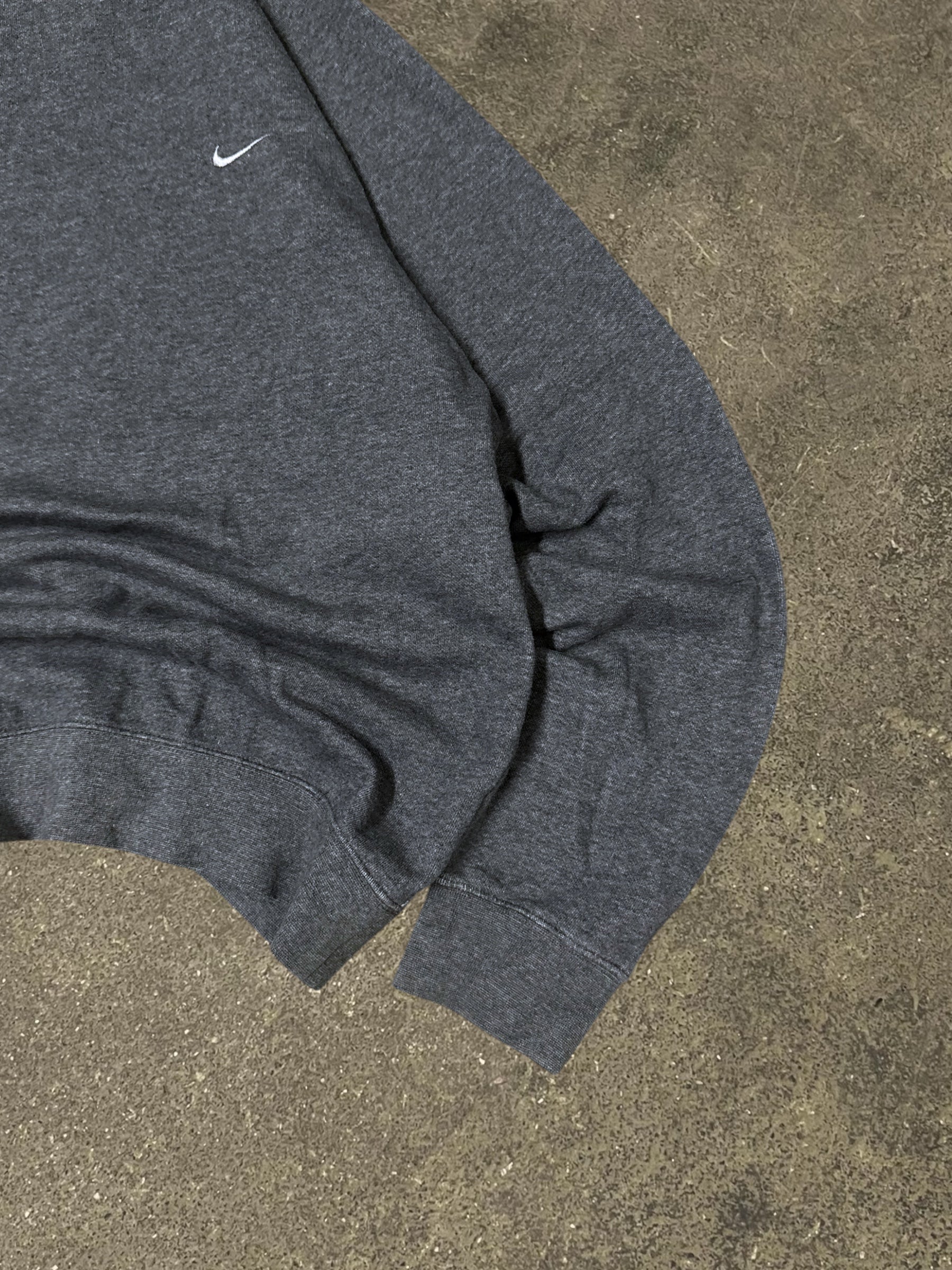 VINTAGE 00S NIKE SWEATSHIRT