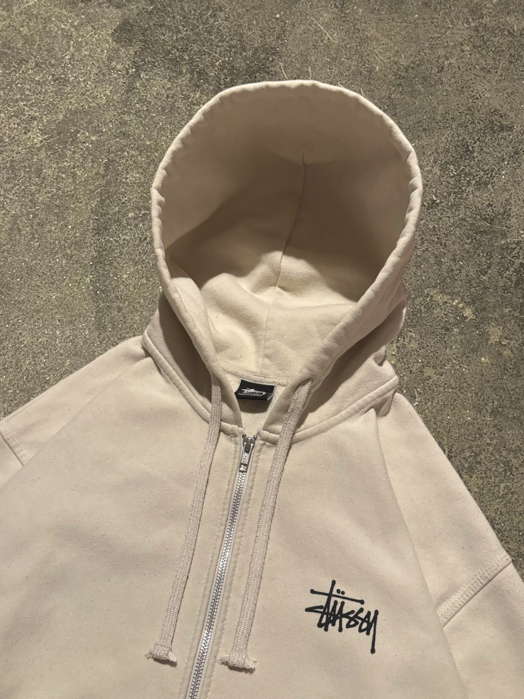 STÜSSY CREAM BASIC LOGO ZIP-UP HOODIE