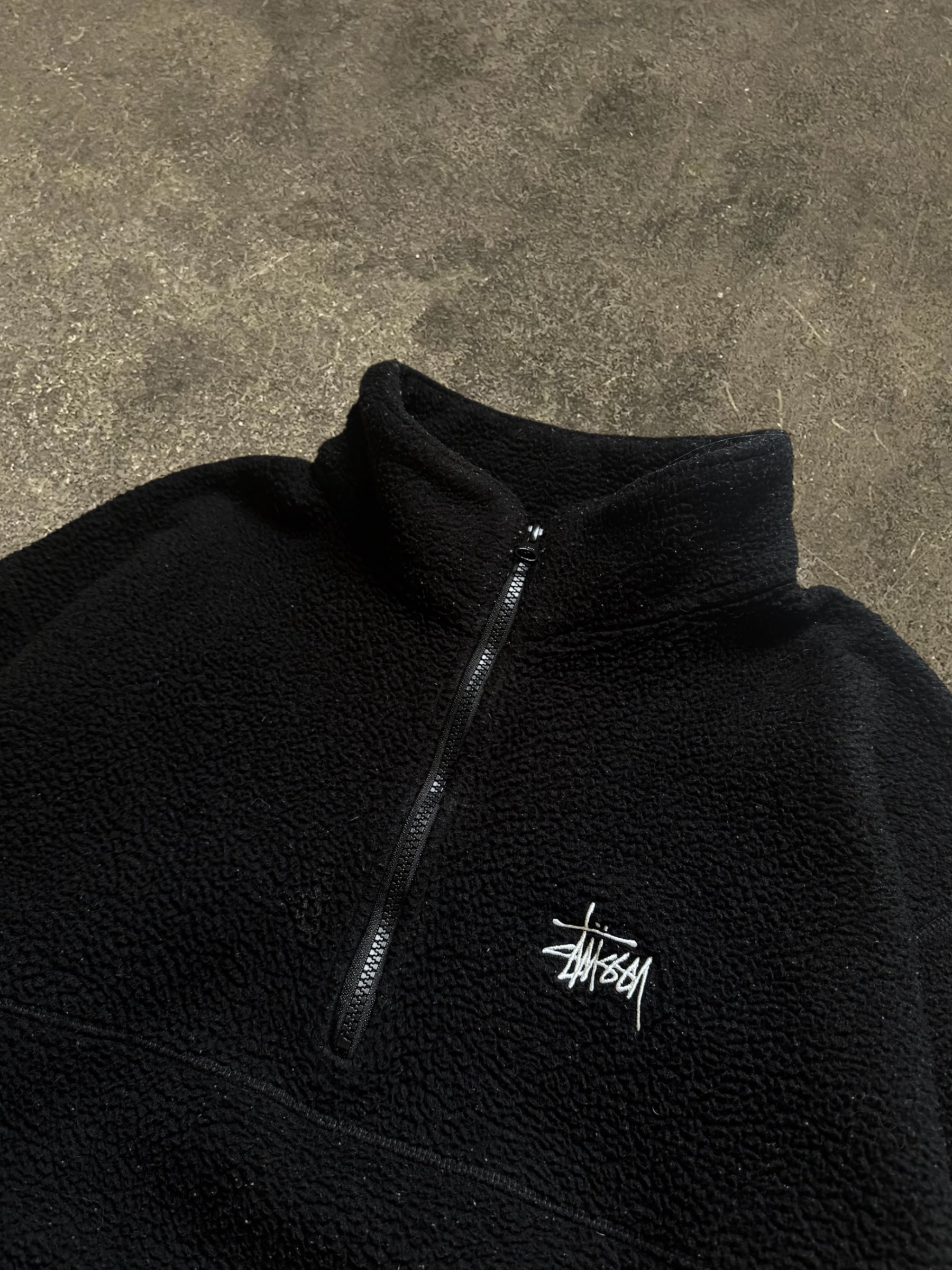 STÜSSY STOCK LOGO HALF ZIP FLEECE