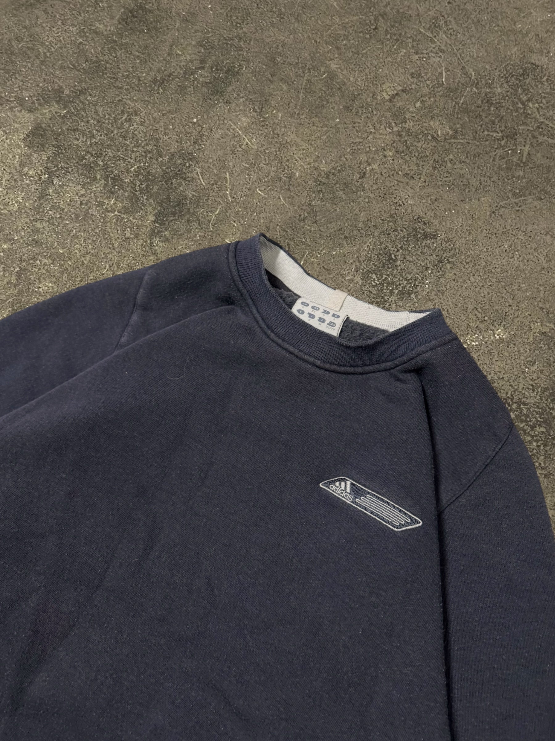 VINTAGE ADIDAS SWEATSHIRT