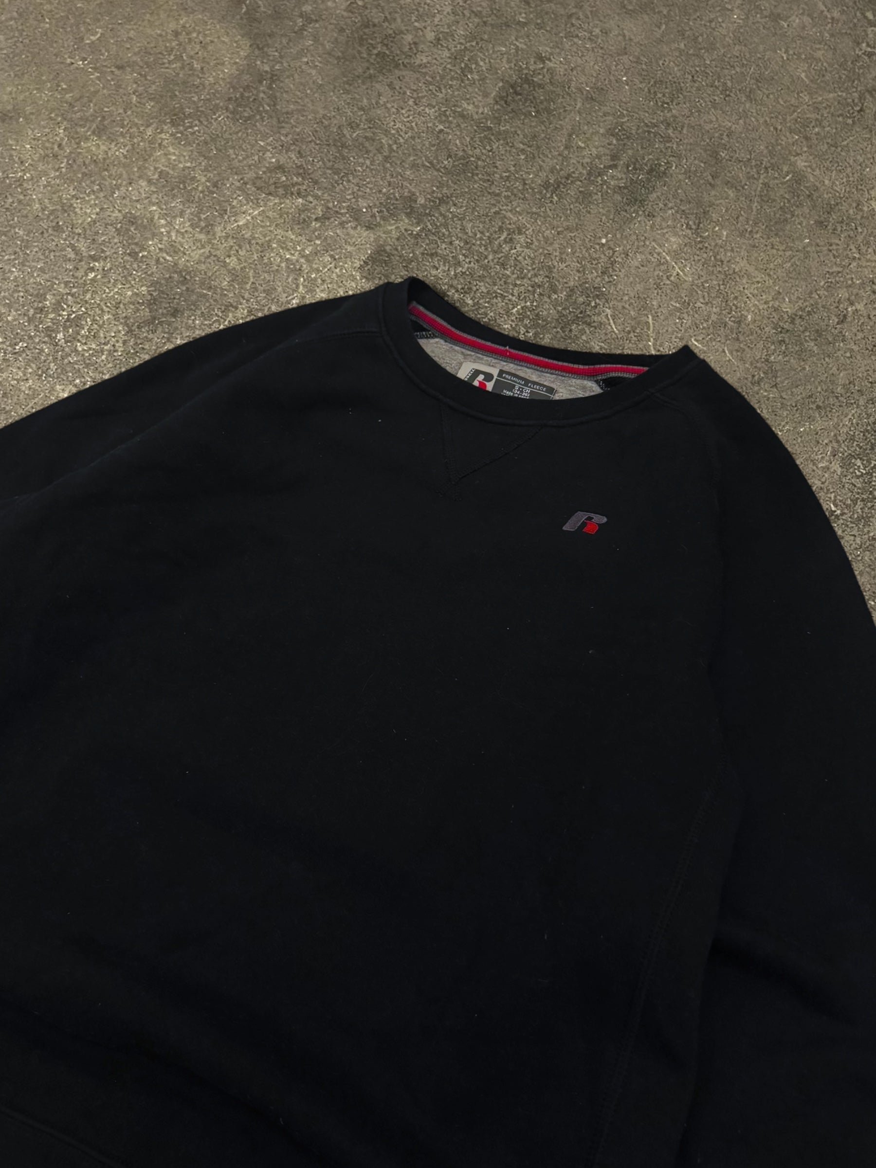 RUSSELL BLACK SWEATSHIRT