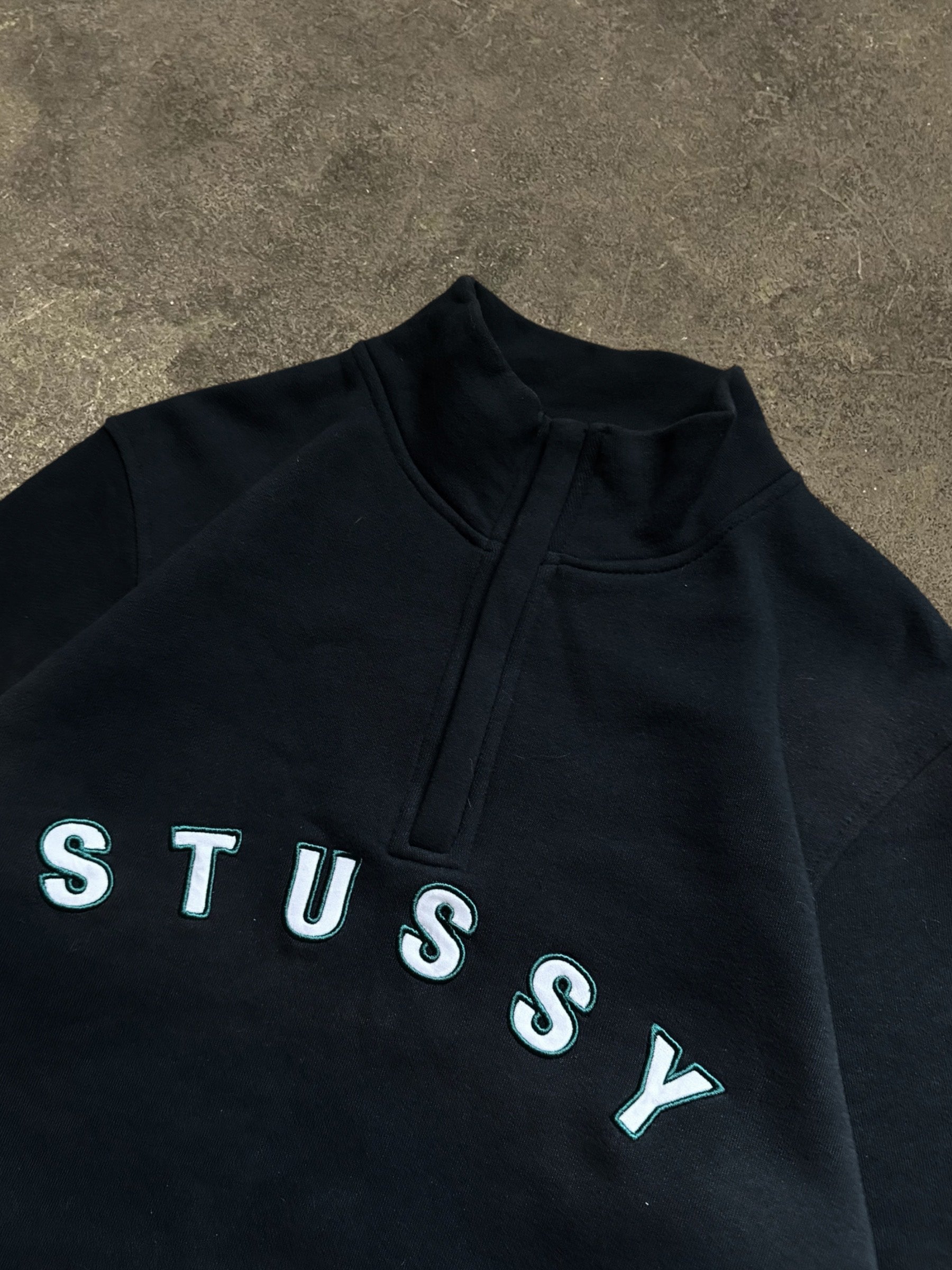 STÜSSY QUARTER ZIP SWEATSHIRT
