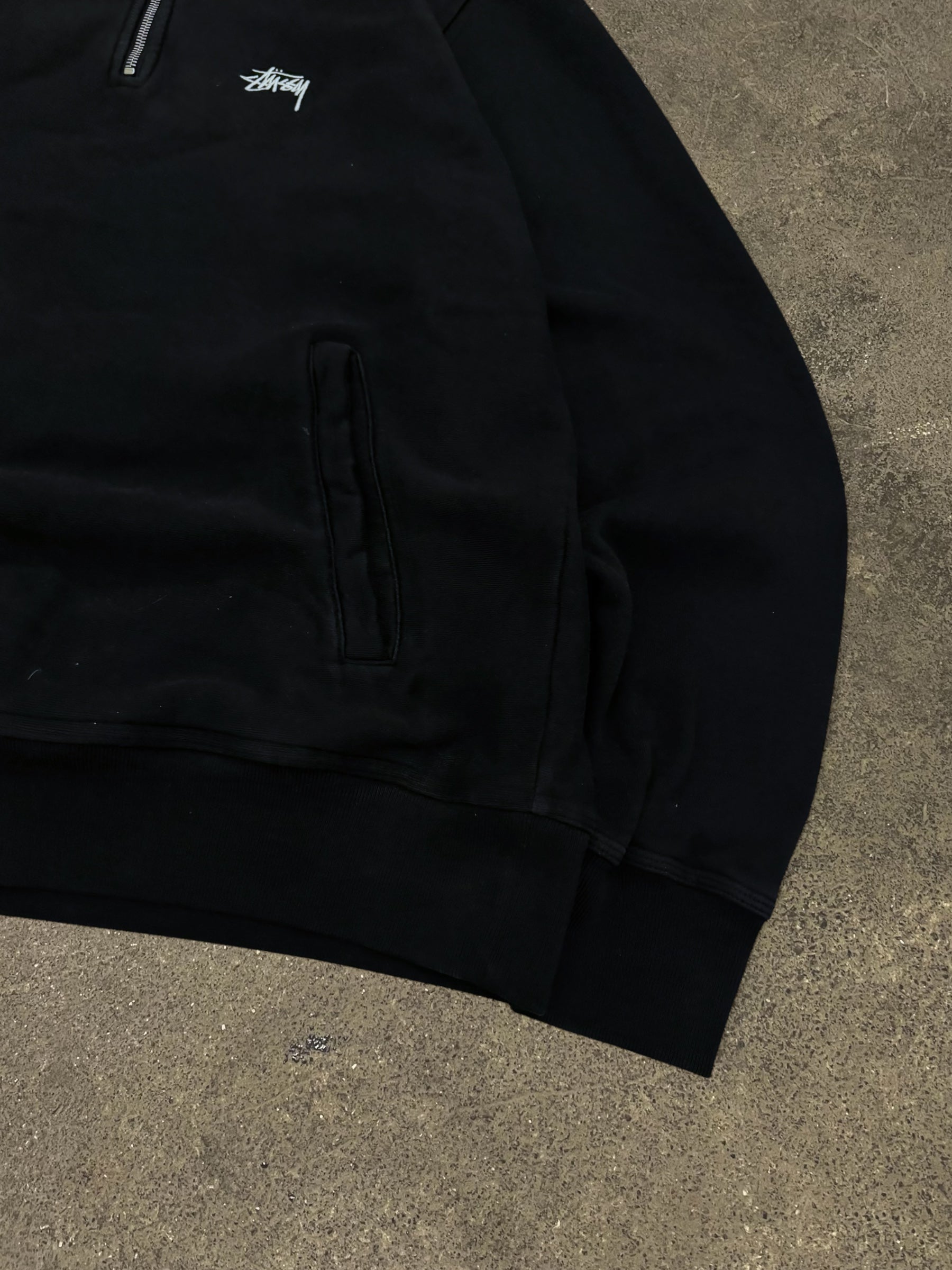 STÜSSY QUARTER ZIP SWEATSHIRT