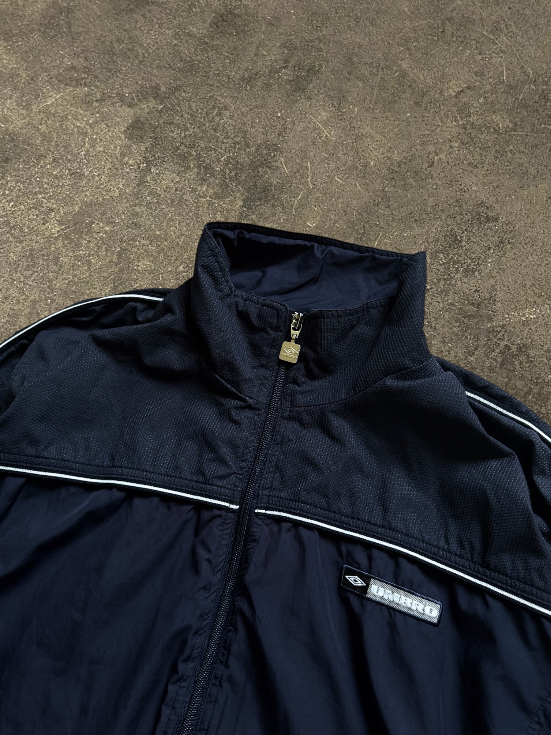 VINTAGE UMBRO WINDBREAKER