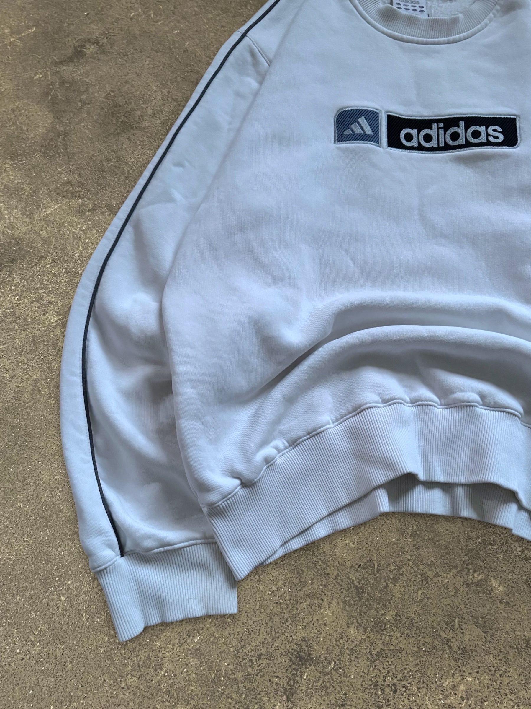 VINTAGE 00S ADIDAS SWEATSHIRT
