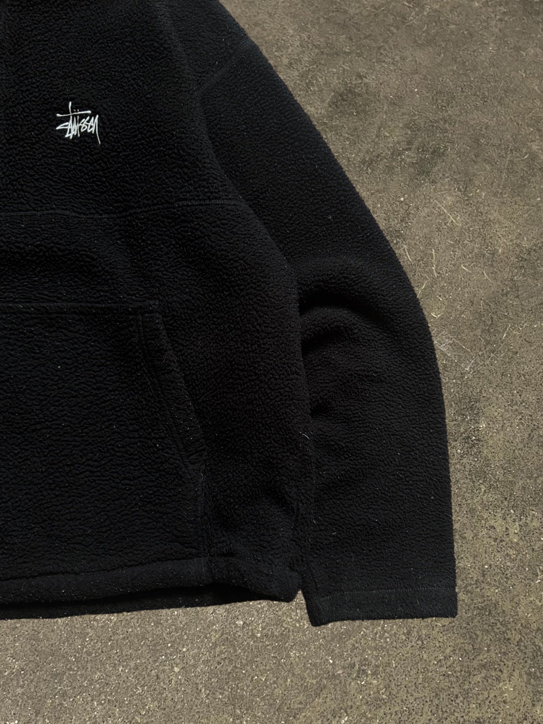 STÜSSY STOCK LOGO HALF ZIP FLEECE