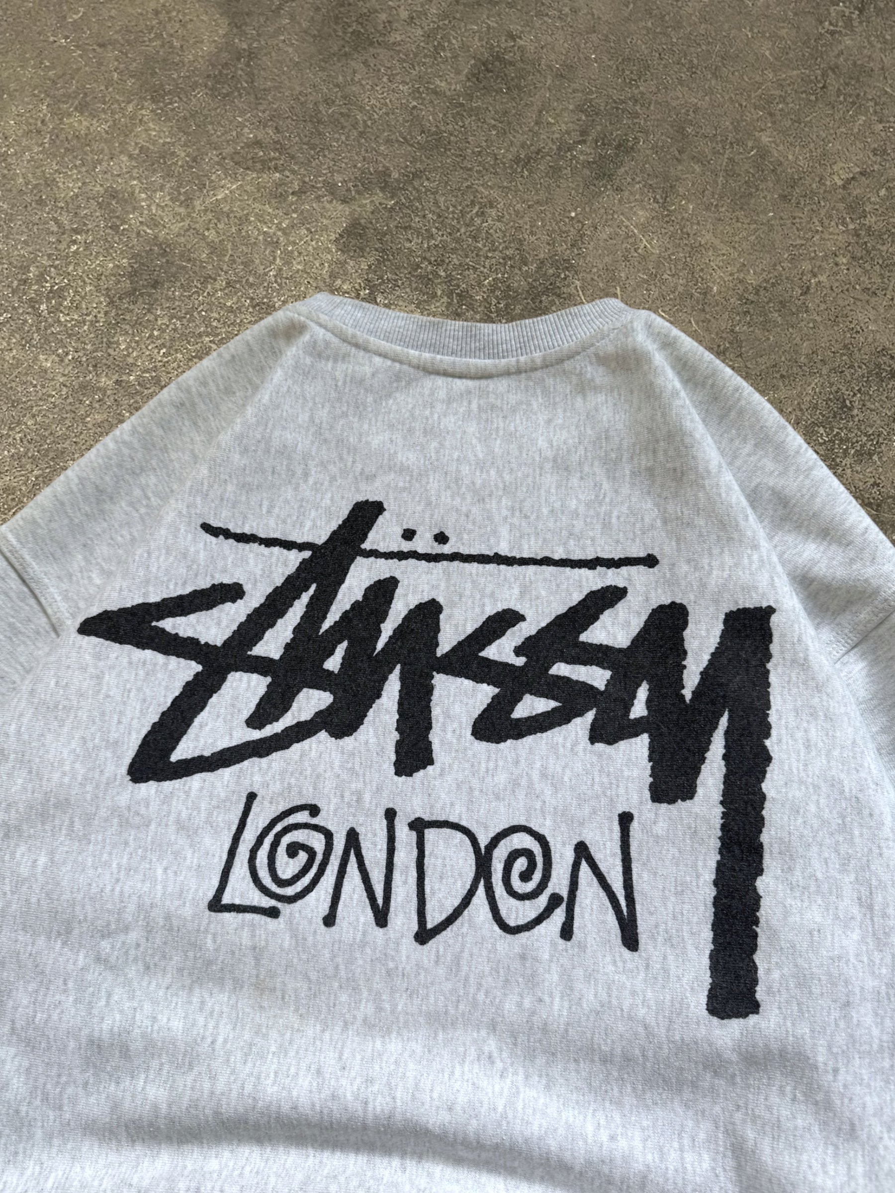 STÜSSY LONDON BASIC LOGO SWEATSHIRT