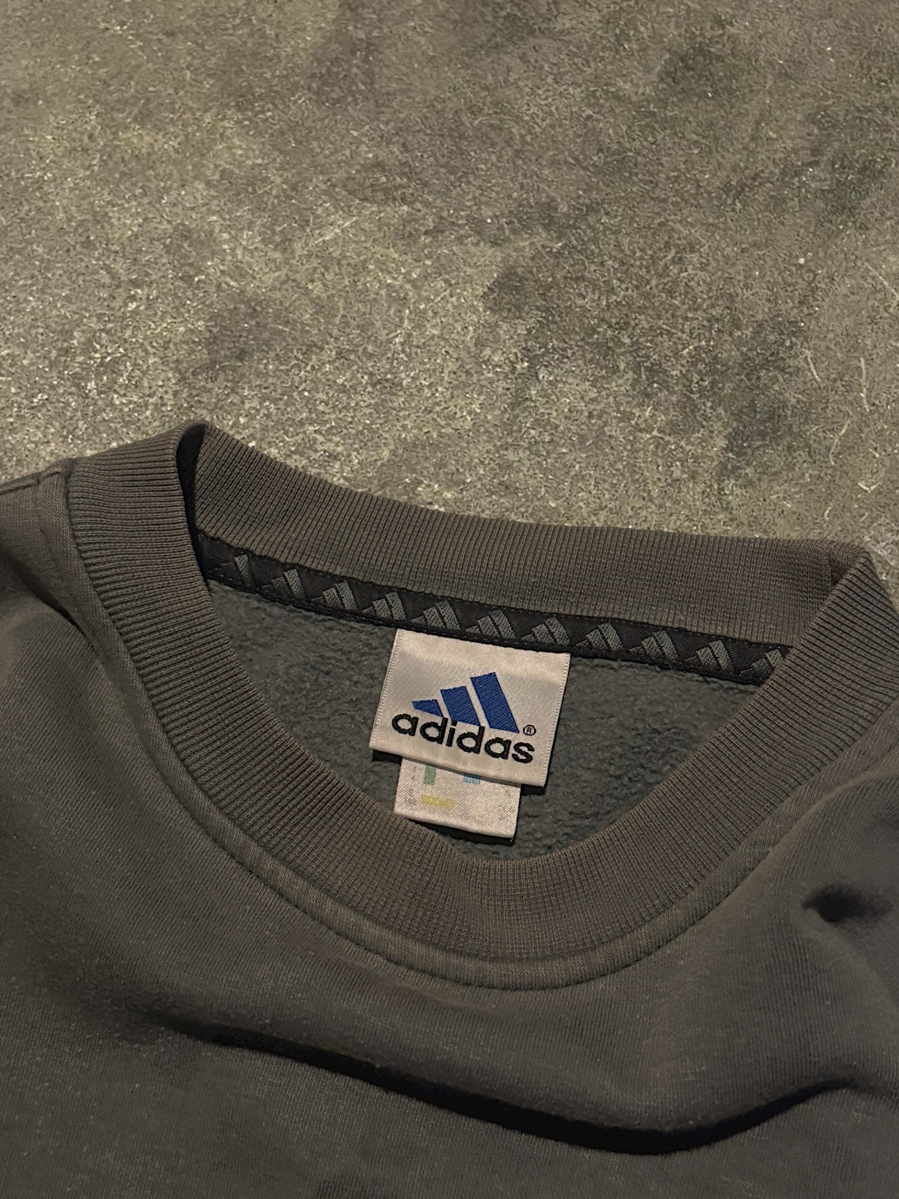 VINTAGE 90S ADIDAS LOGO SWEATSHIRT