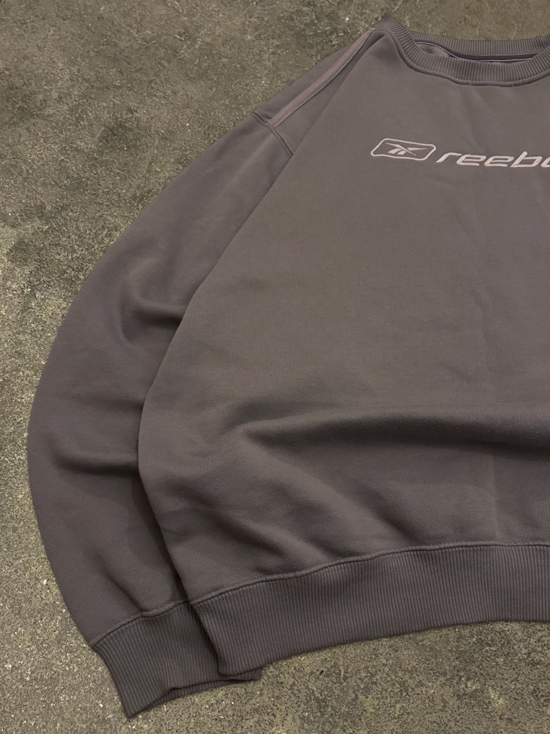 VINTAGE REEBOK SWEATSHIRT