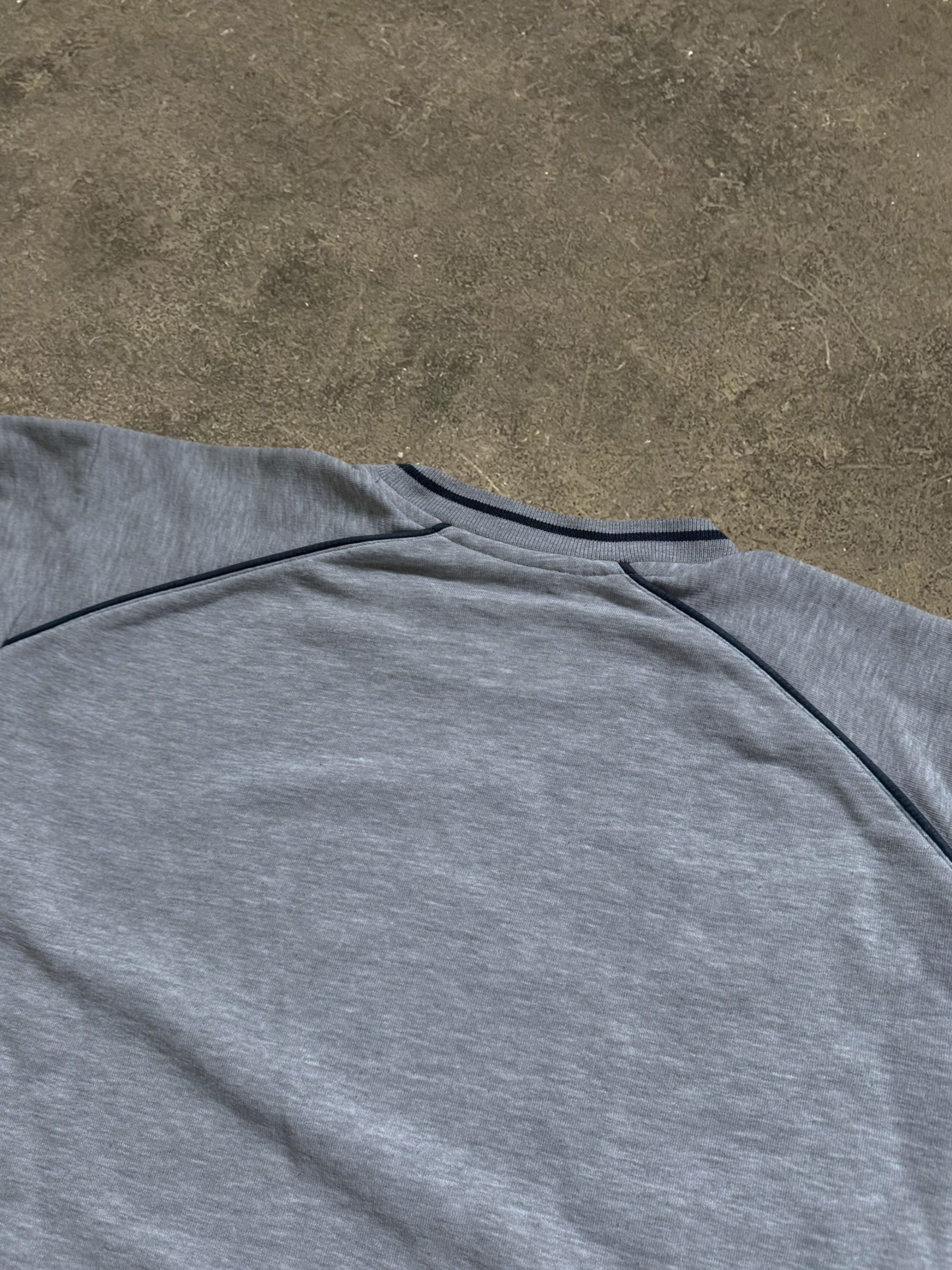 VINTAGE 00S NIKE SWEATSHIRT