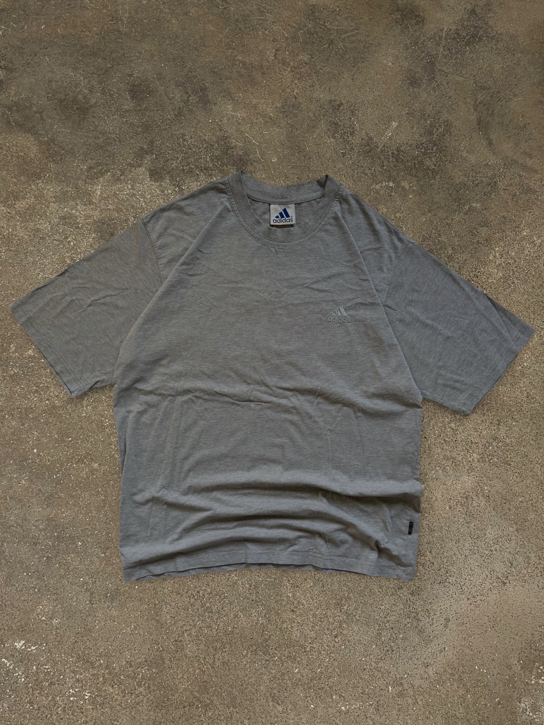 VINTAGE 90S ADIDAS T-SHIRT