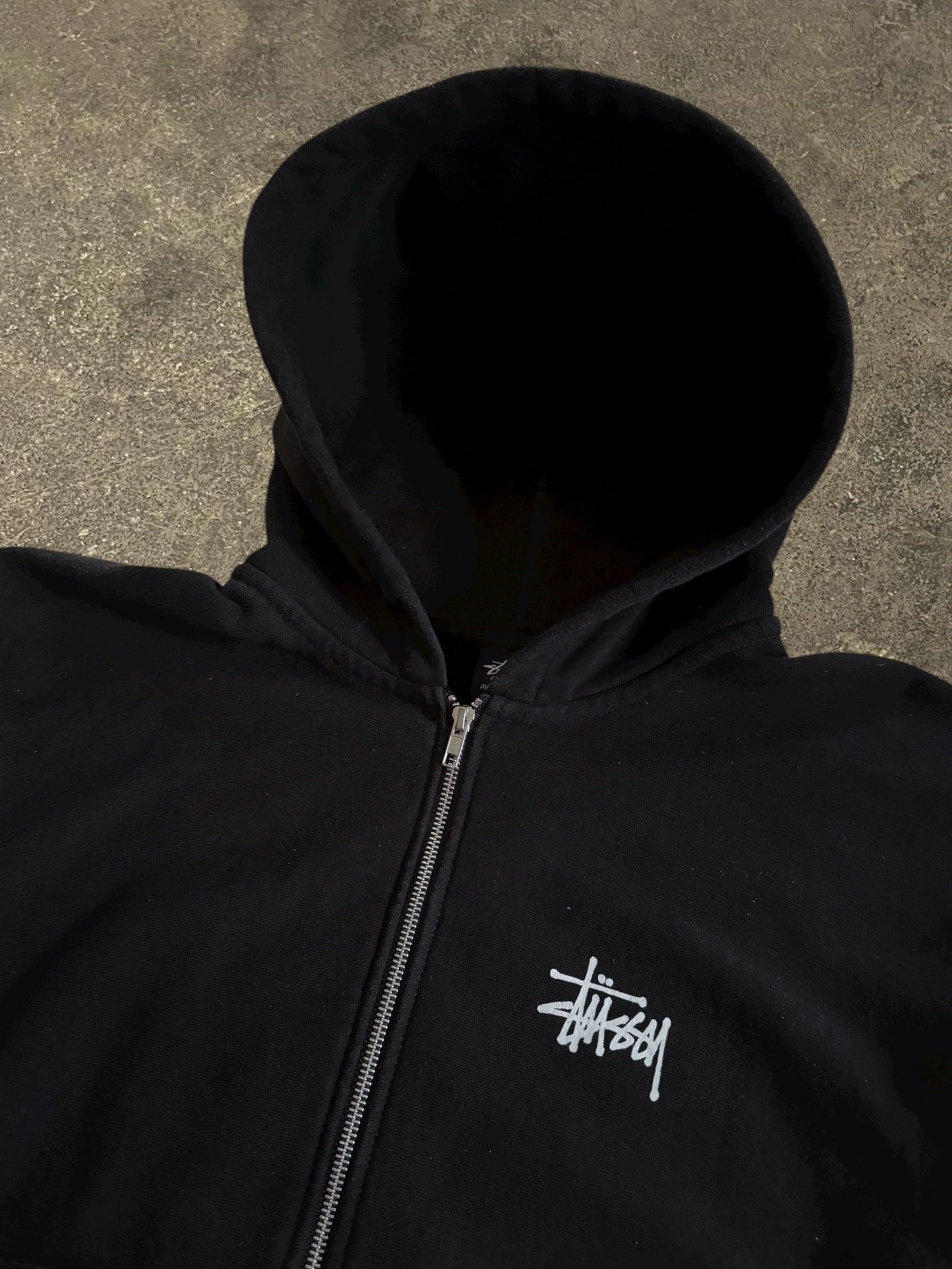 STÜSSY BLACK BASIC LOGO ZIP-UP HOODIE