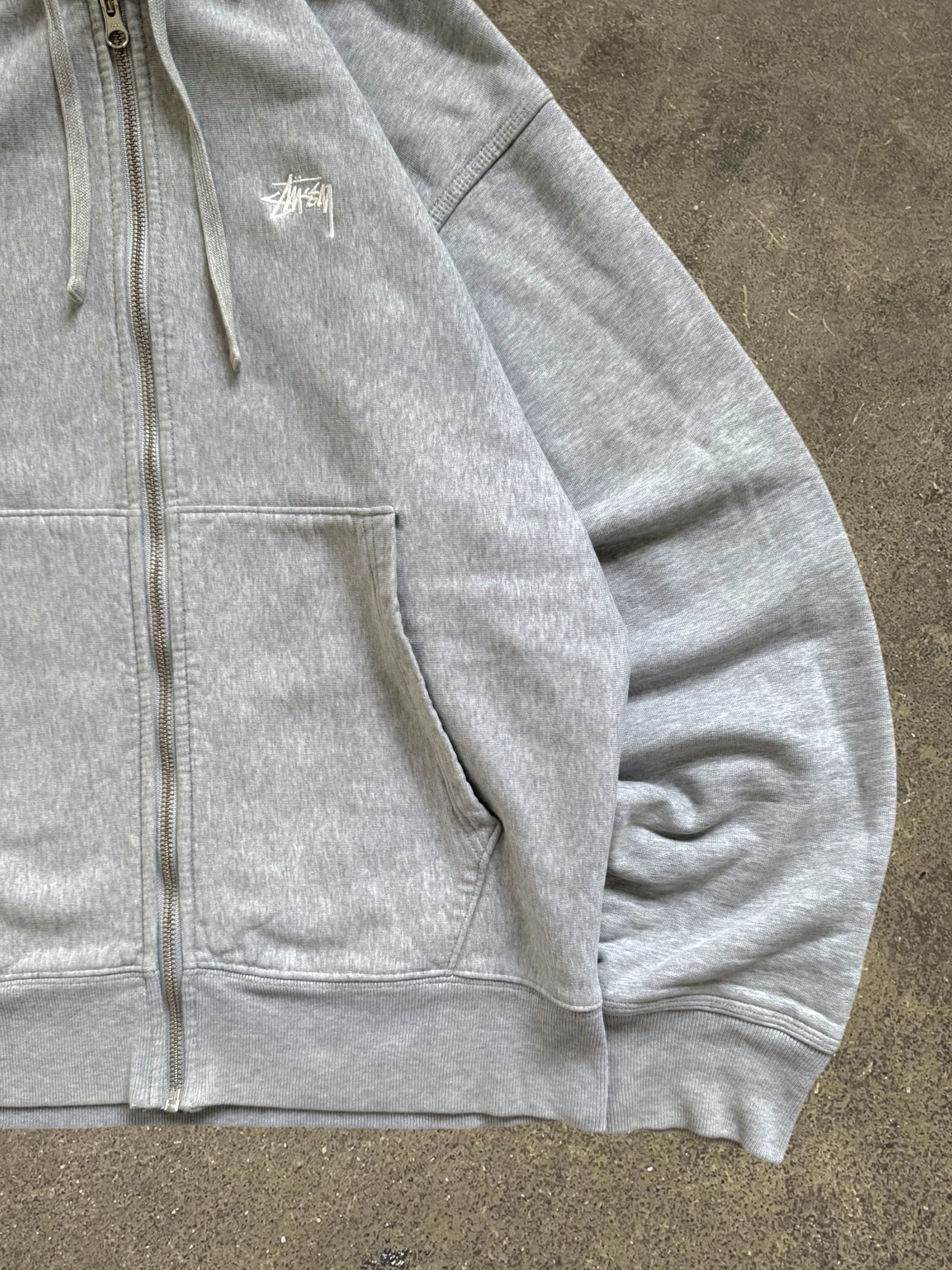 STÜSSY GREY STOCK LOGO ZIP-UP HOODIE