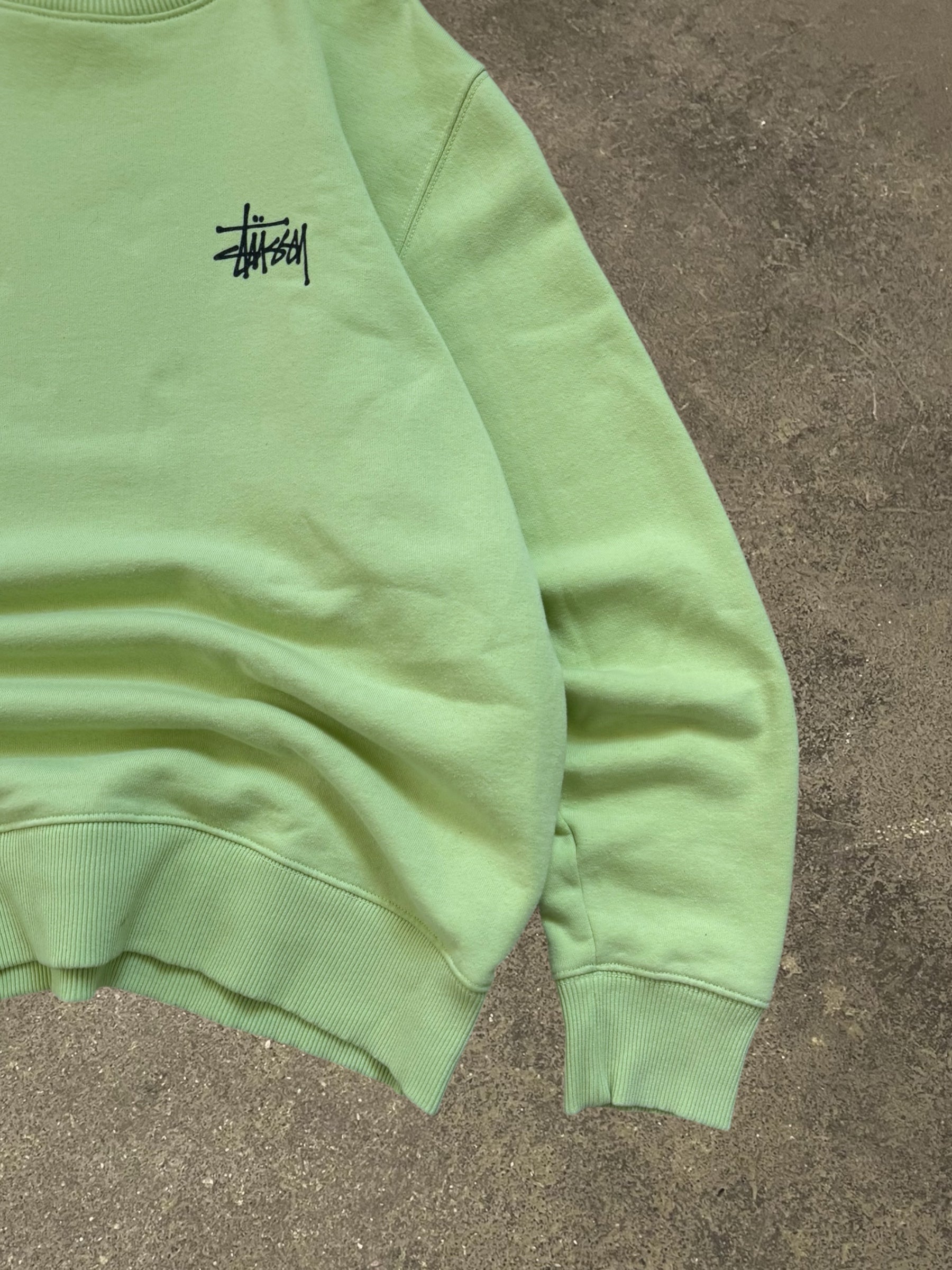 STÜSSY LIME GREEN BASIC LOGO SWEATSHIRT
