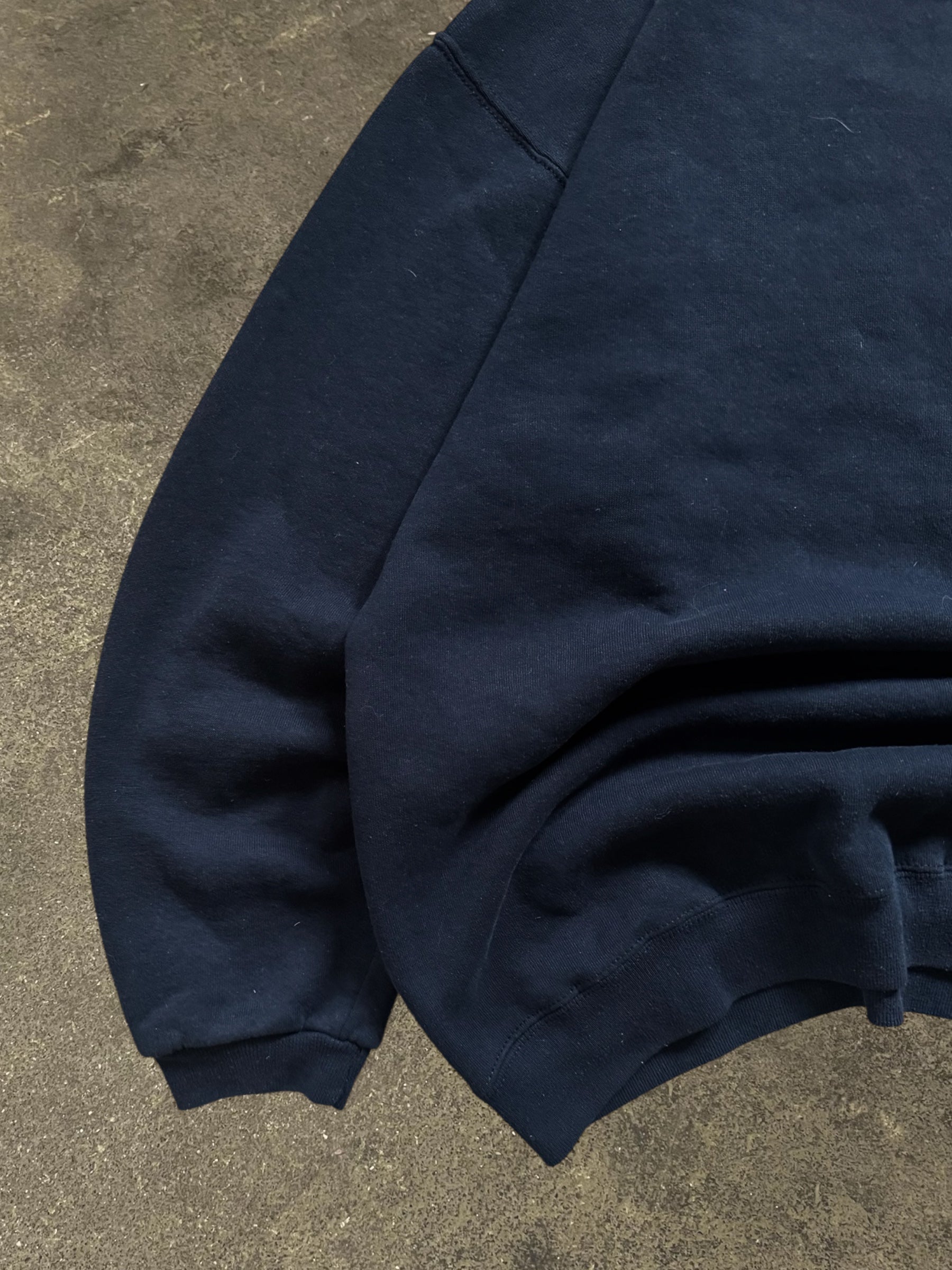 VINTAGE 90S NAVY RUSSELL ATHLETIC BLANK SWEATSHIRT