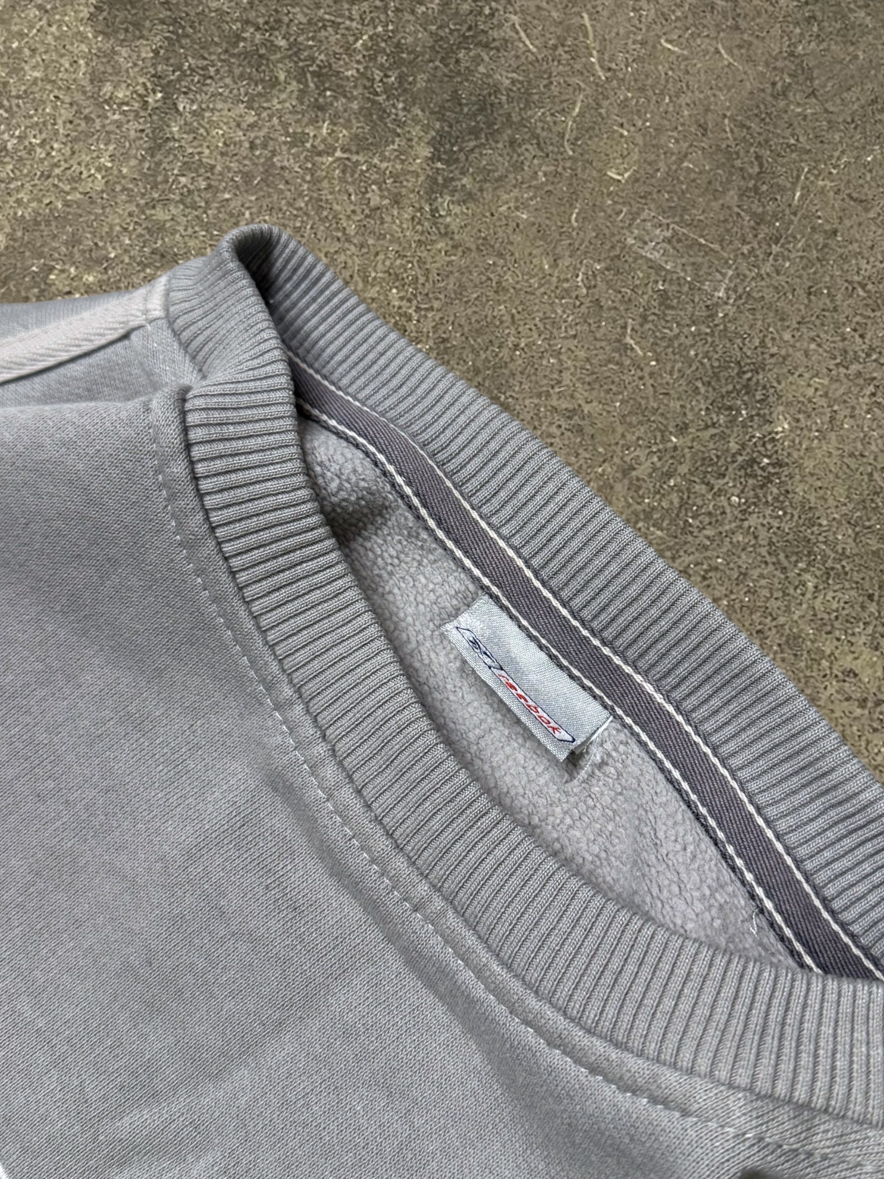 VINTAGE REEBOK SWEATSHIRT