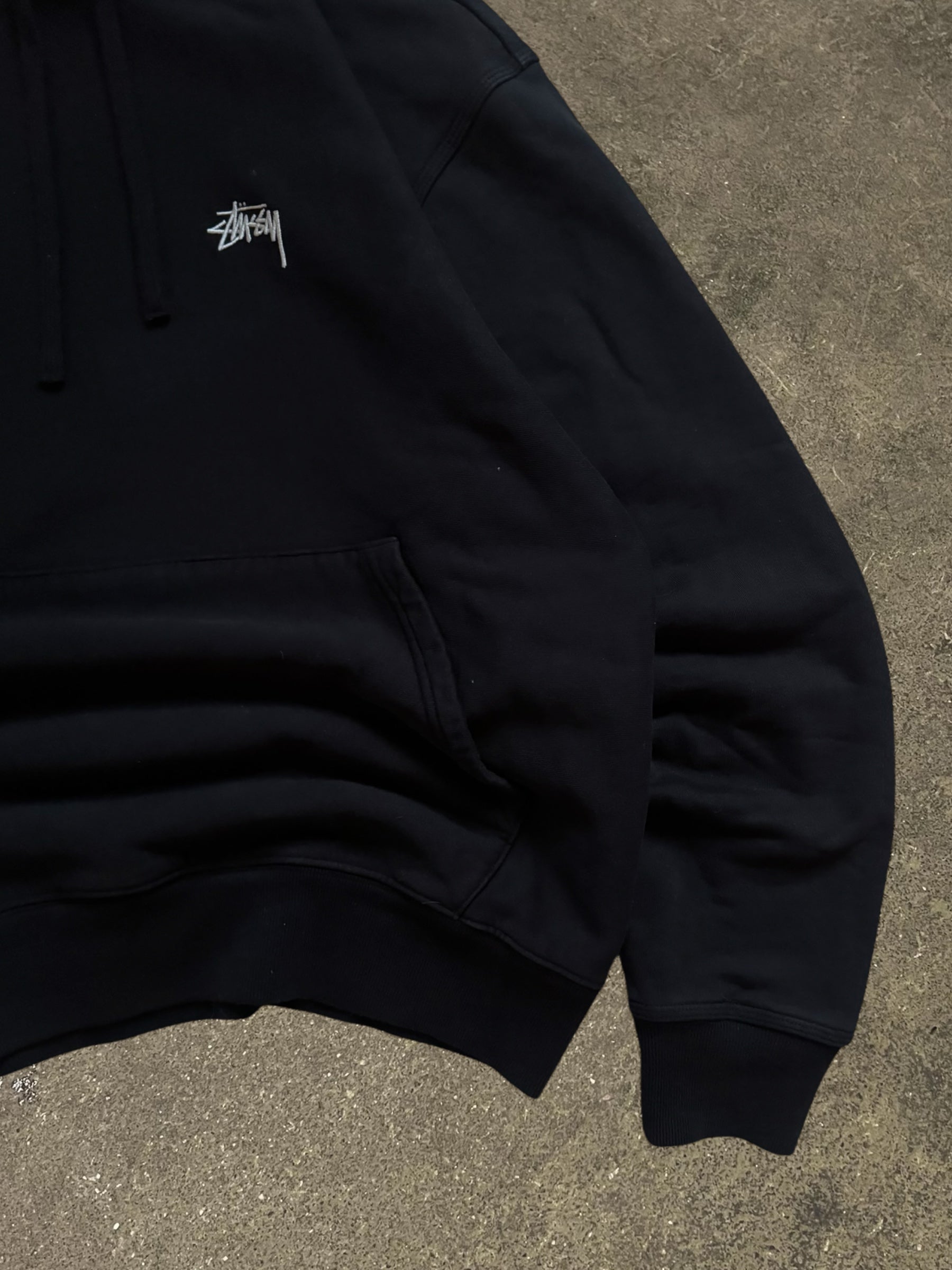 STÜSSY BLACK STOCK LOGO HOODIE