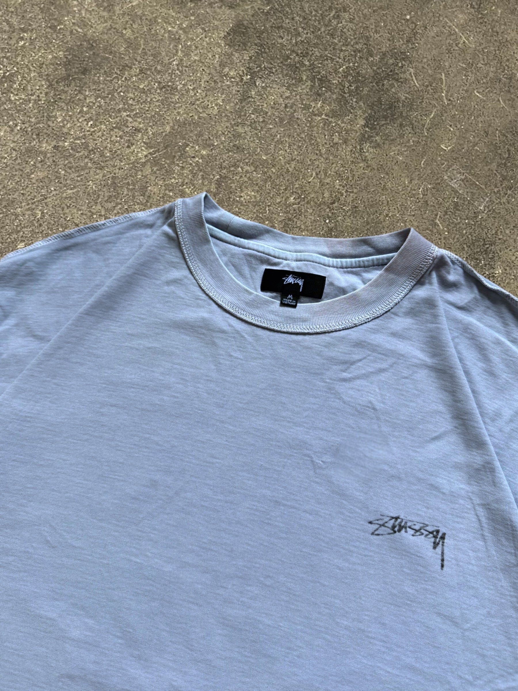 STÜSSY PIGMENT DYED LOGO T-SHIRT