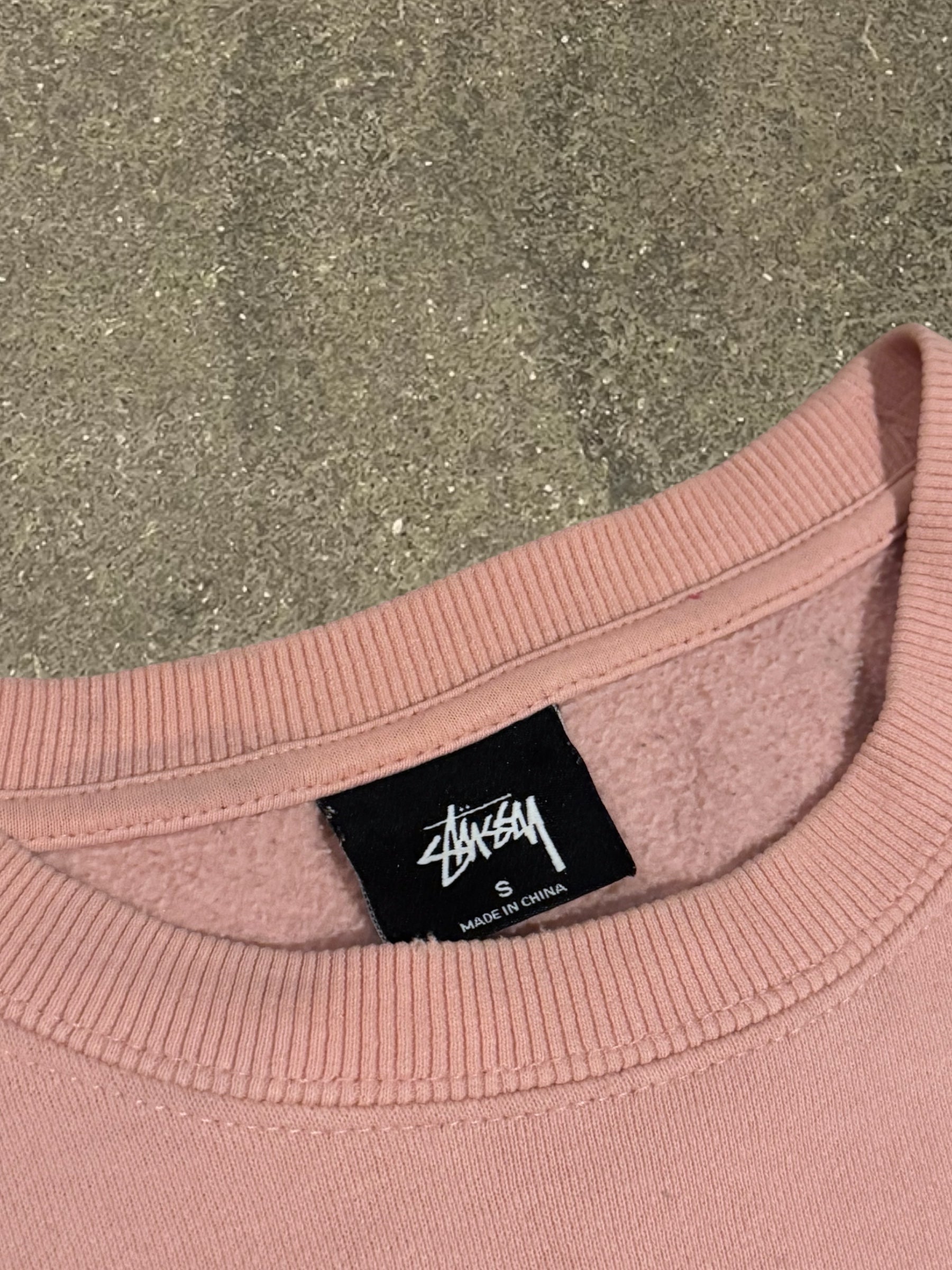 STÜSSY PINK BASIC LOGO SWEATSHIRT