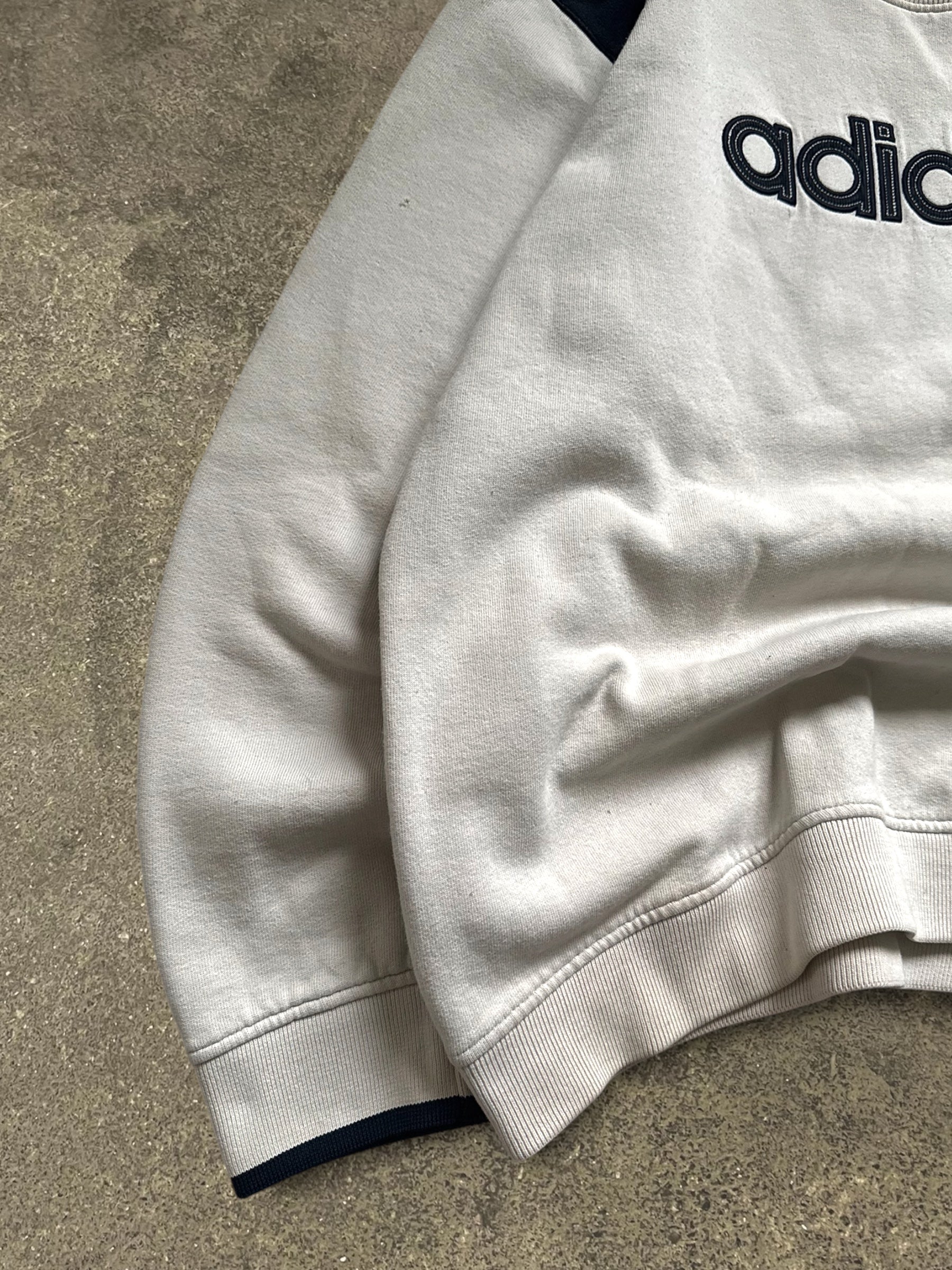 VINTAGE 00S ADIDAS SWEATSHIRT