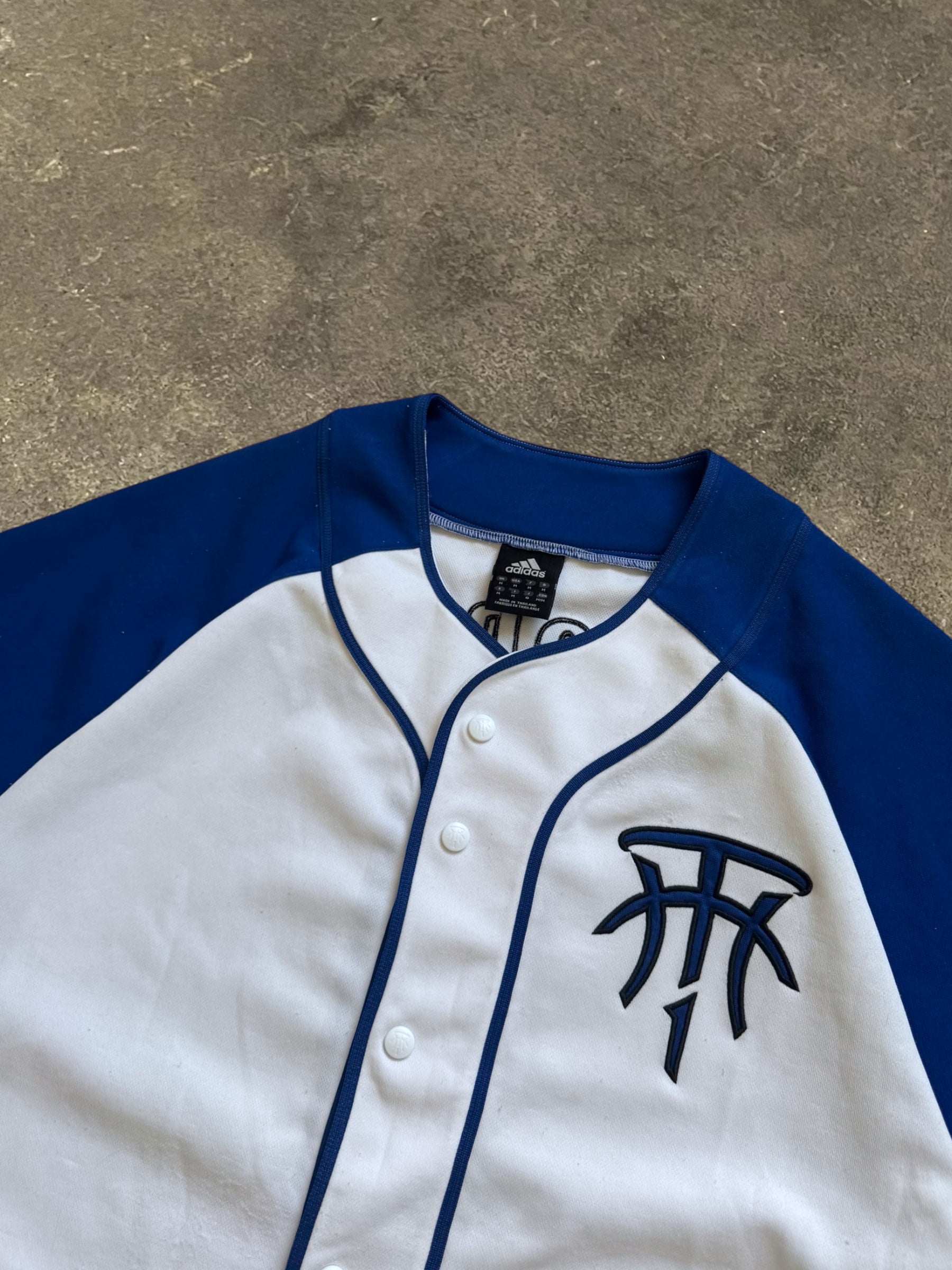 VINTAGE 00S ADIDAS BASKETBALL T-SHIRT