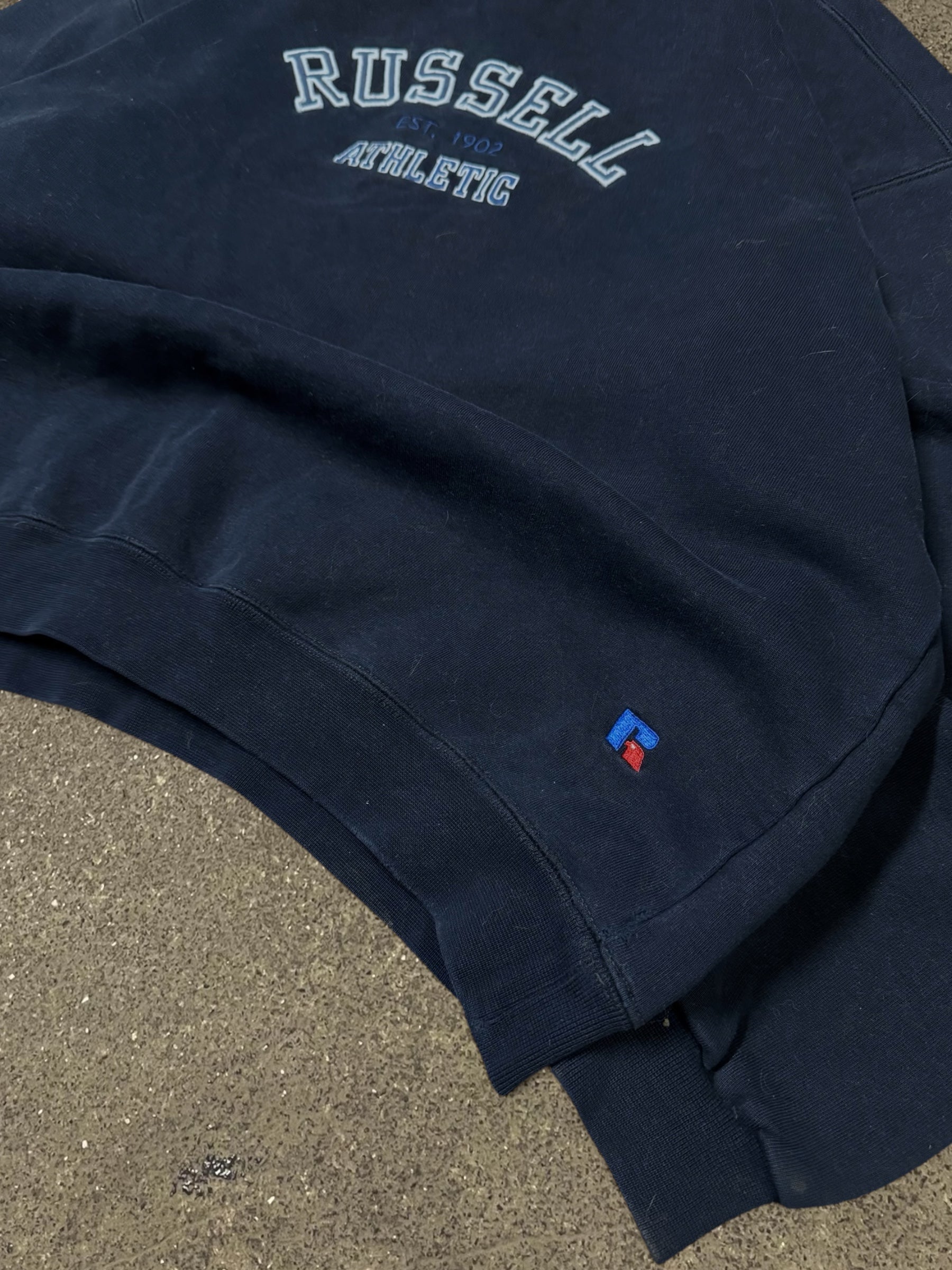 VINTAGE RUSSELL NAVY SWEATSHIRT
