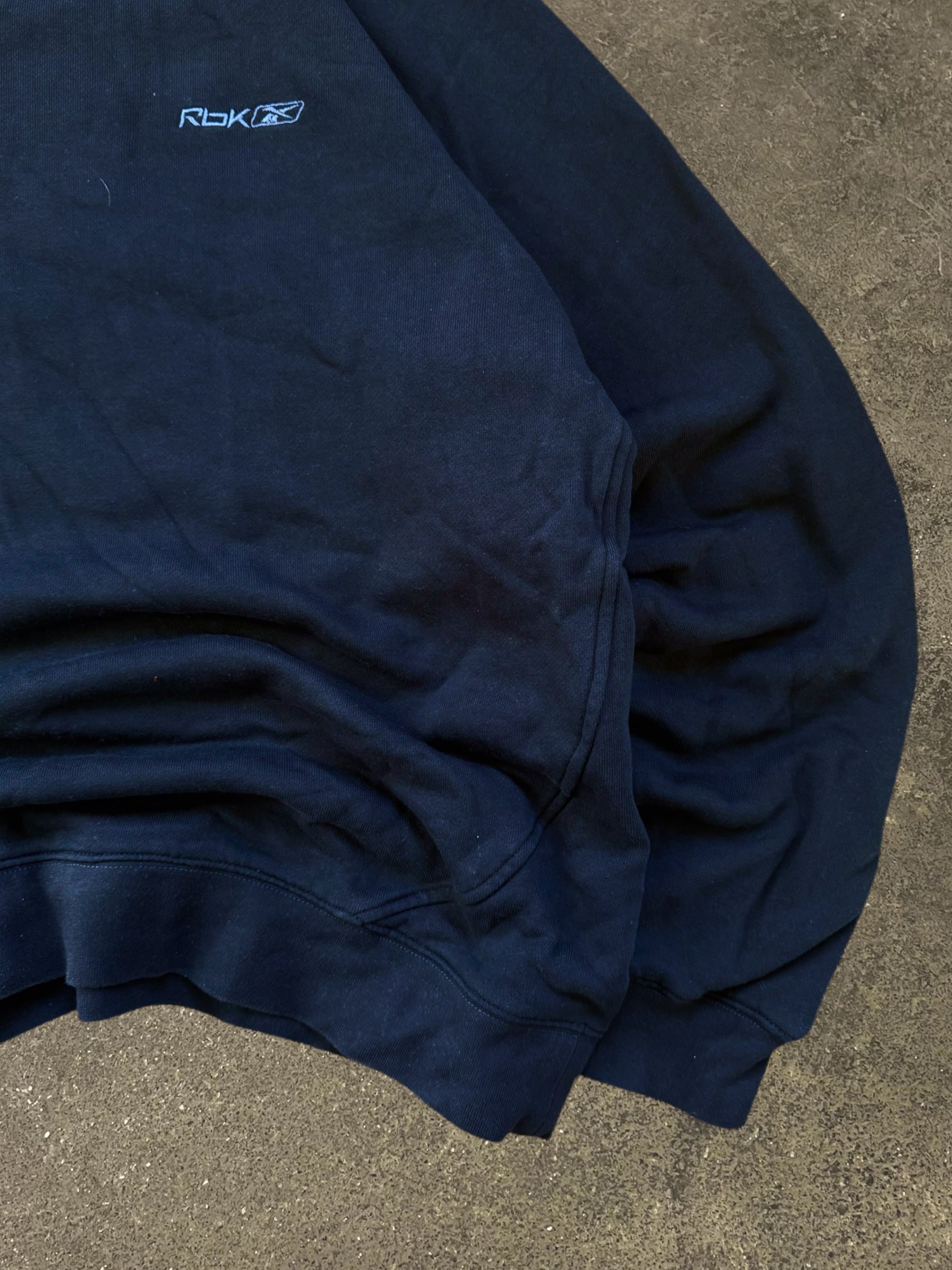 VINTAGE REEBOK NAVY SWEATSHIRT