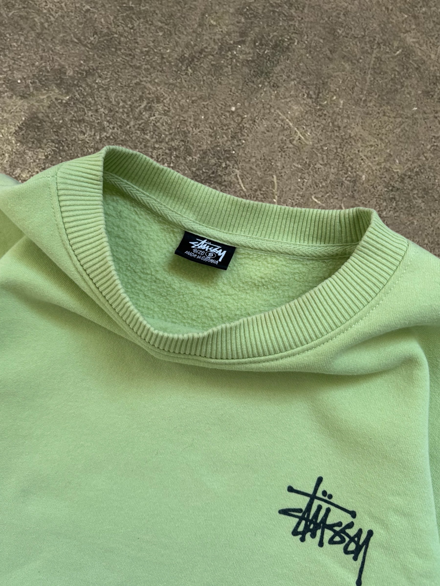 STÜSSY LIME GREEN BASIC LOGO SWEATSHIRT