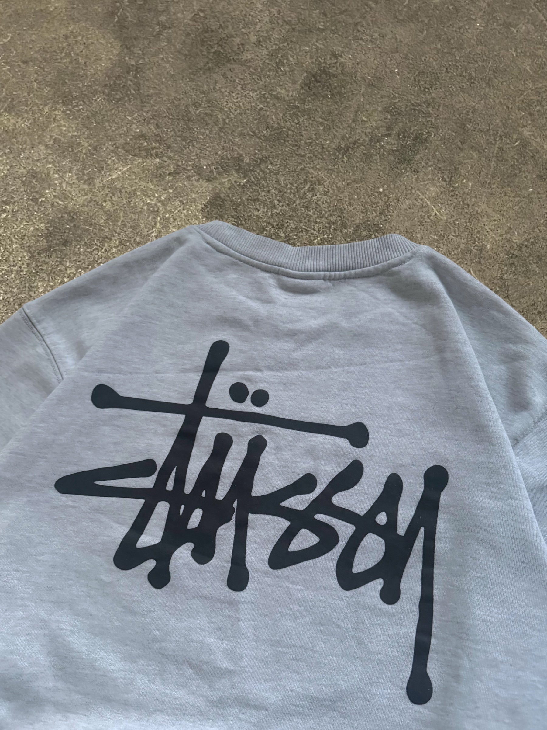 STÜSSY GREY BASIC LOGO SWEATSHIRT