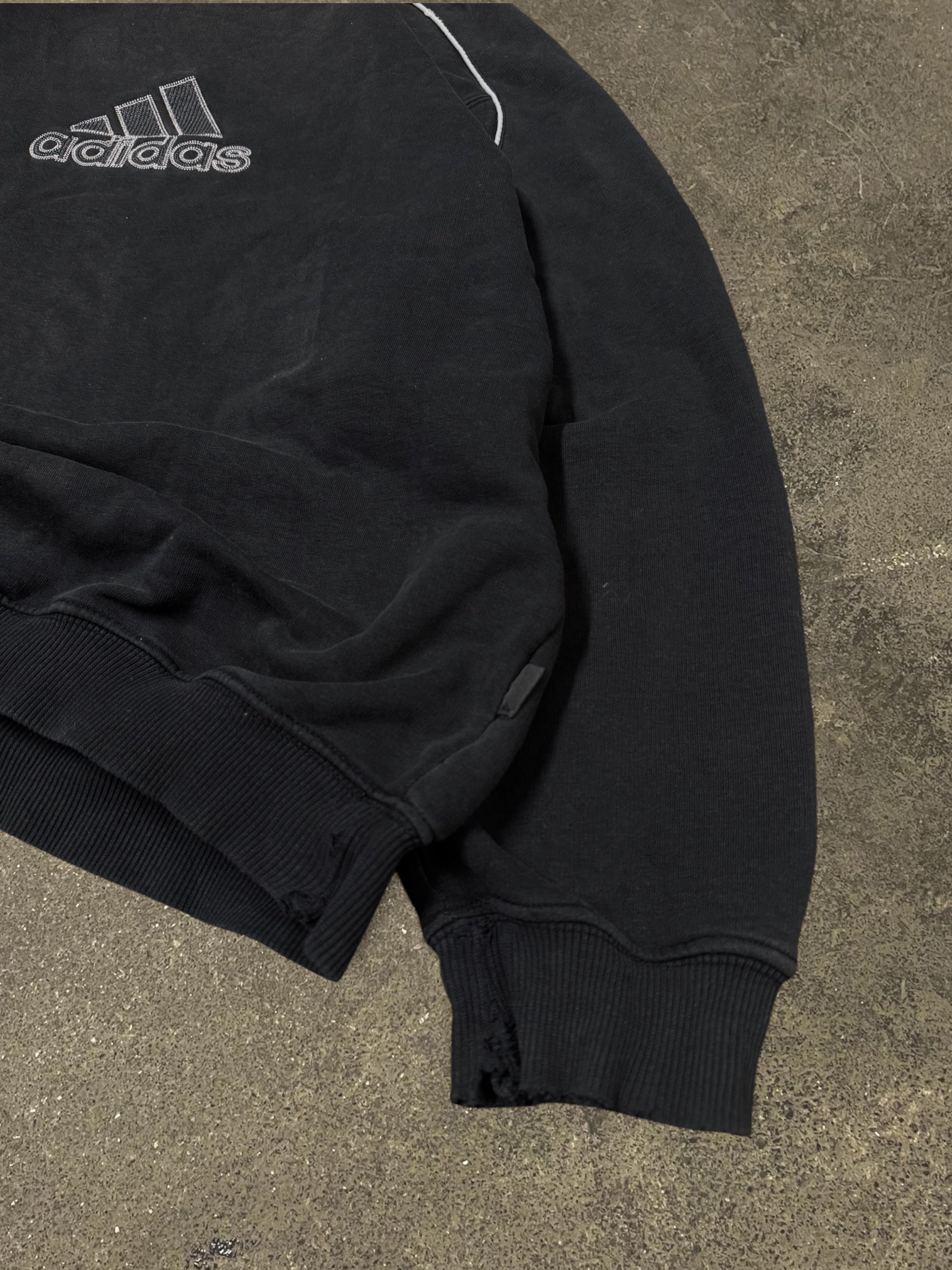 VINTAGE 00S ADIDAS SWEATSHIRT