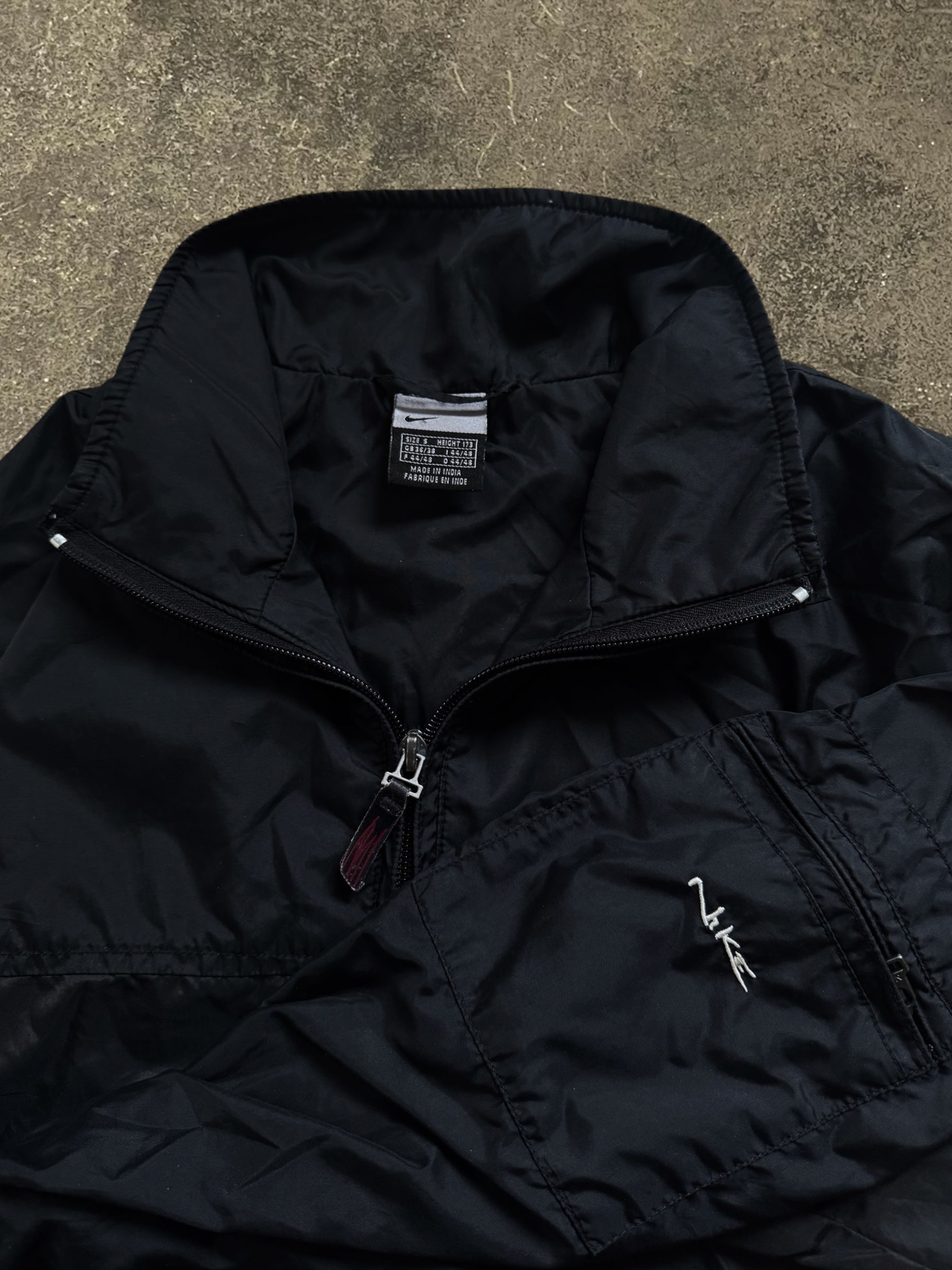 VINTAGE 00S BLACK NIKE WINDBREAKER