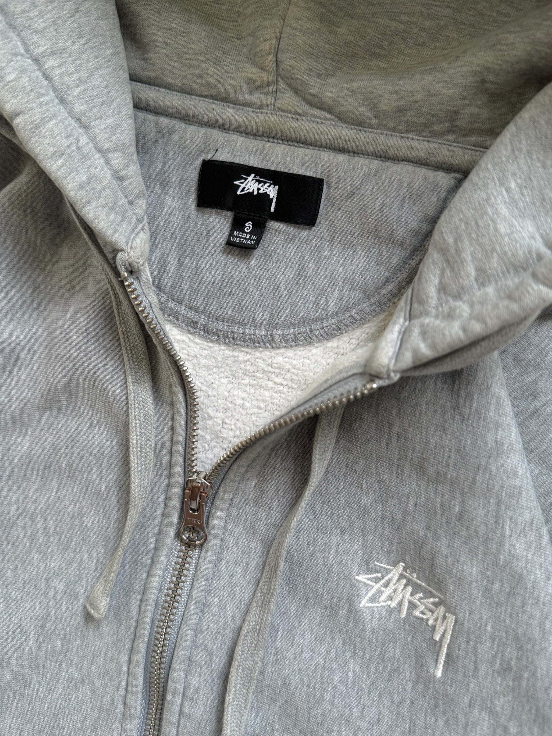 STÜSSY GREY STOCK LOGO ZIP-UP HOODIE