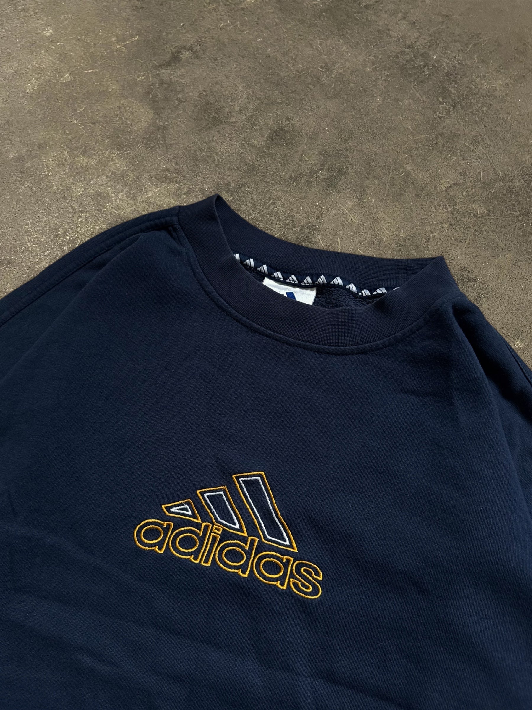 VINTAGE 90S ADIDAS SWEATSHIRT