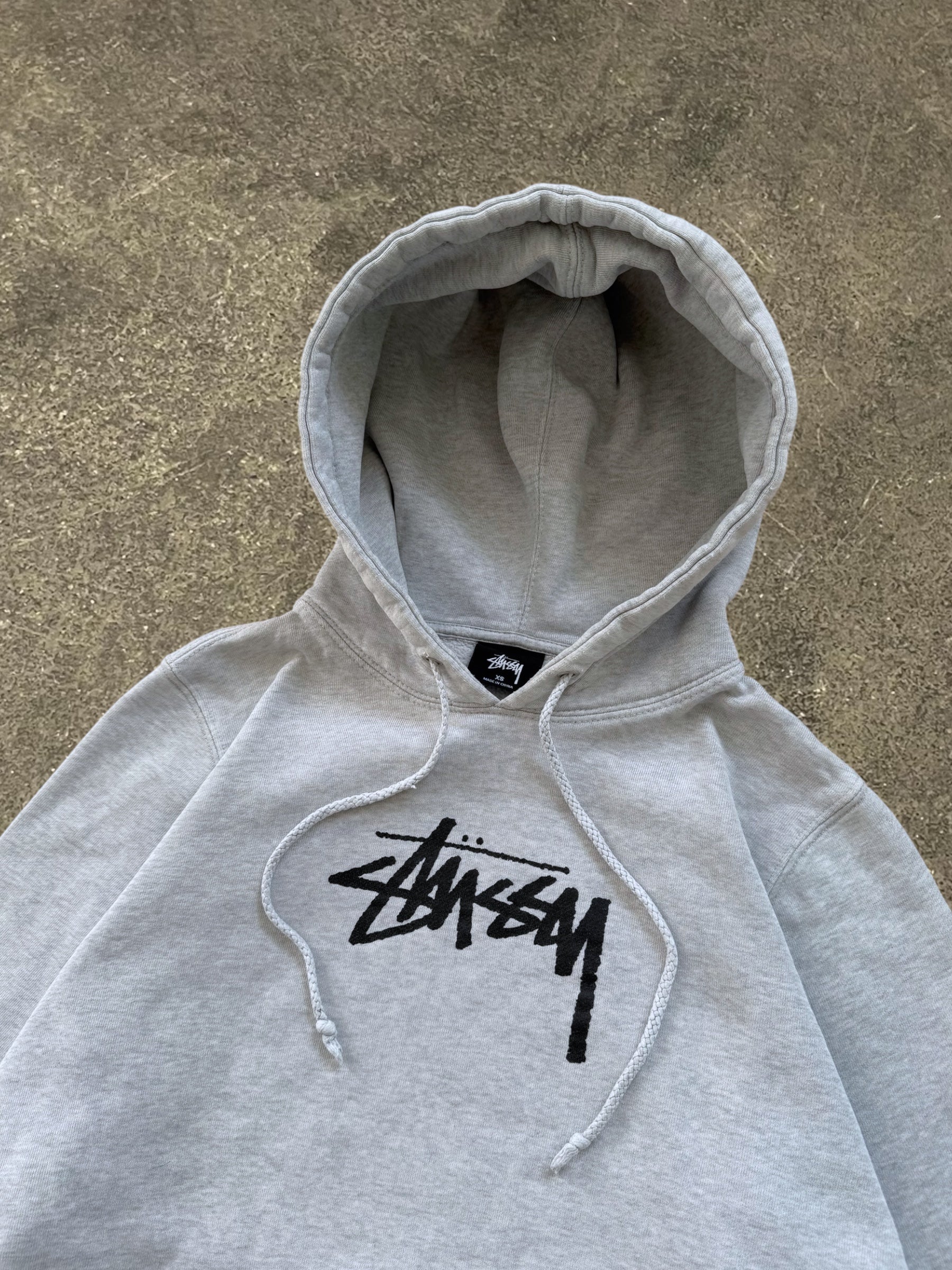STÜSSY GREY APPLIQUE LOGO HOODIE