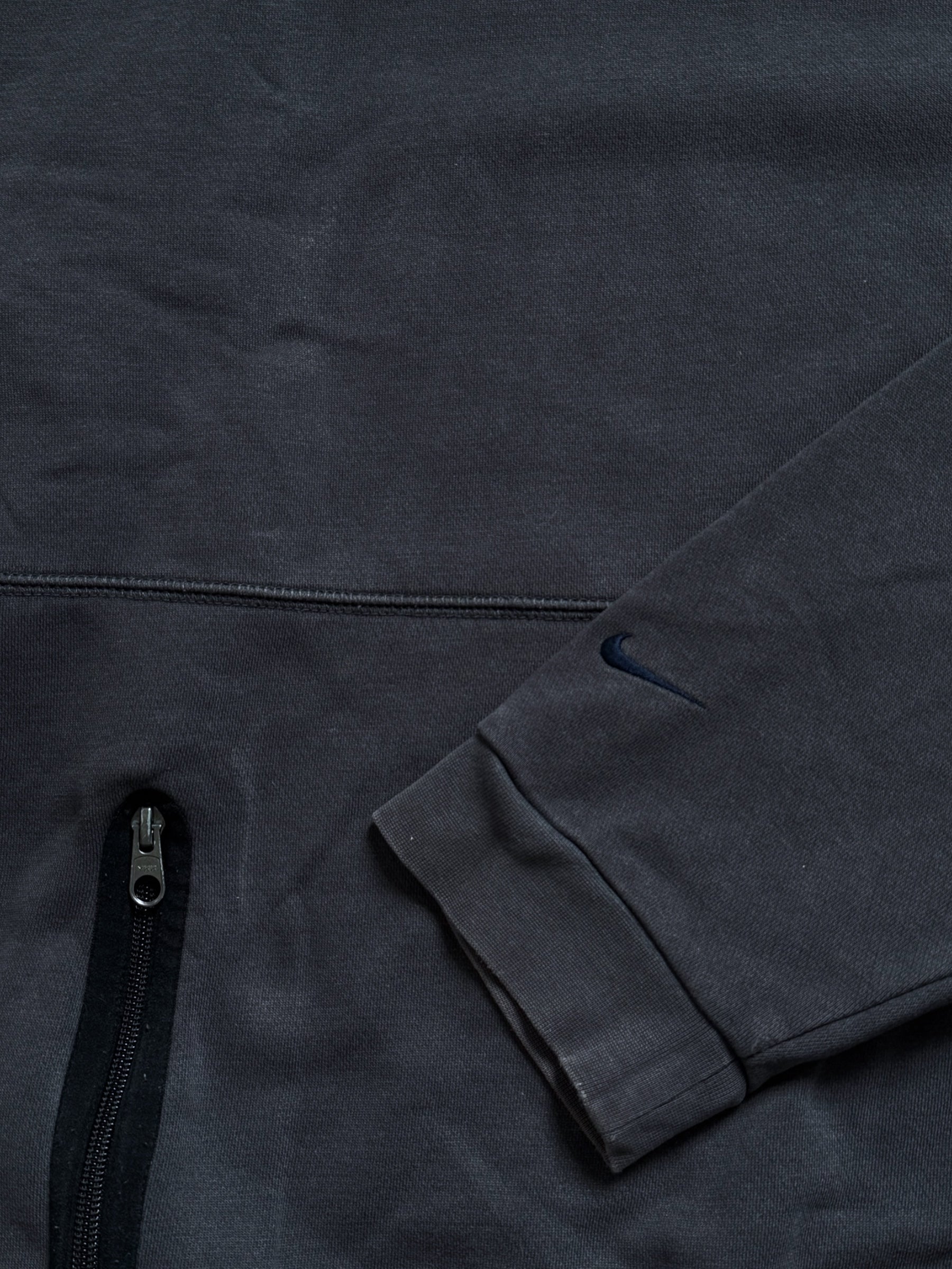 VINTAGE 00S NIKE TECH SWEATSHIRT
