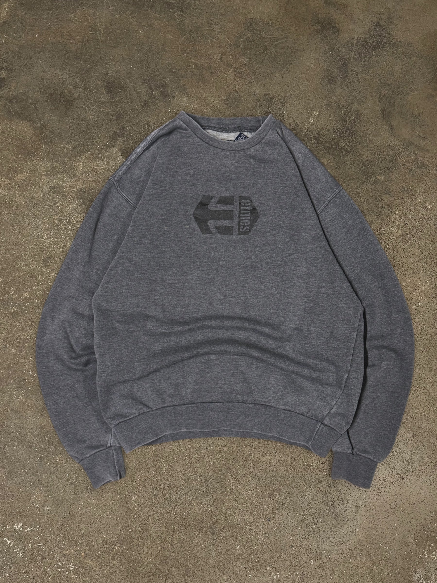 VINTAGE 90S ETNIES SWEATSHIRT