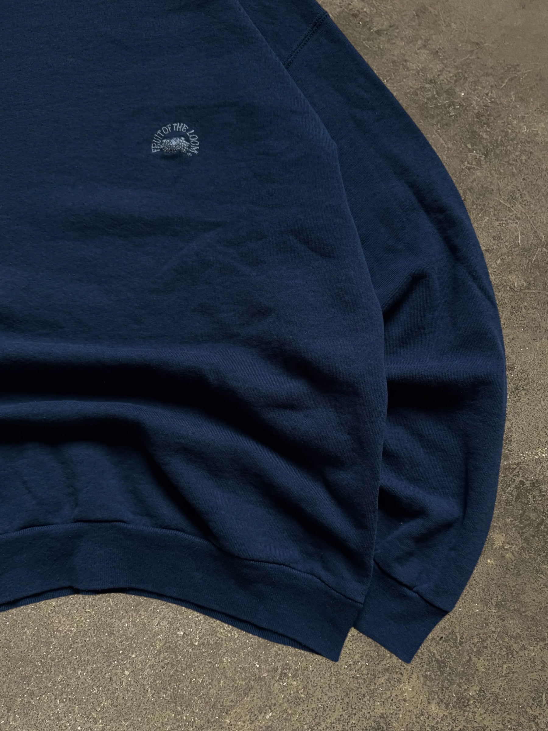 VINTAGE FRUIT OF THE LOOM SWEATSHIRT