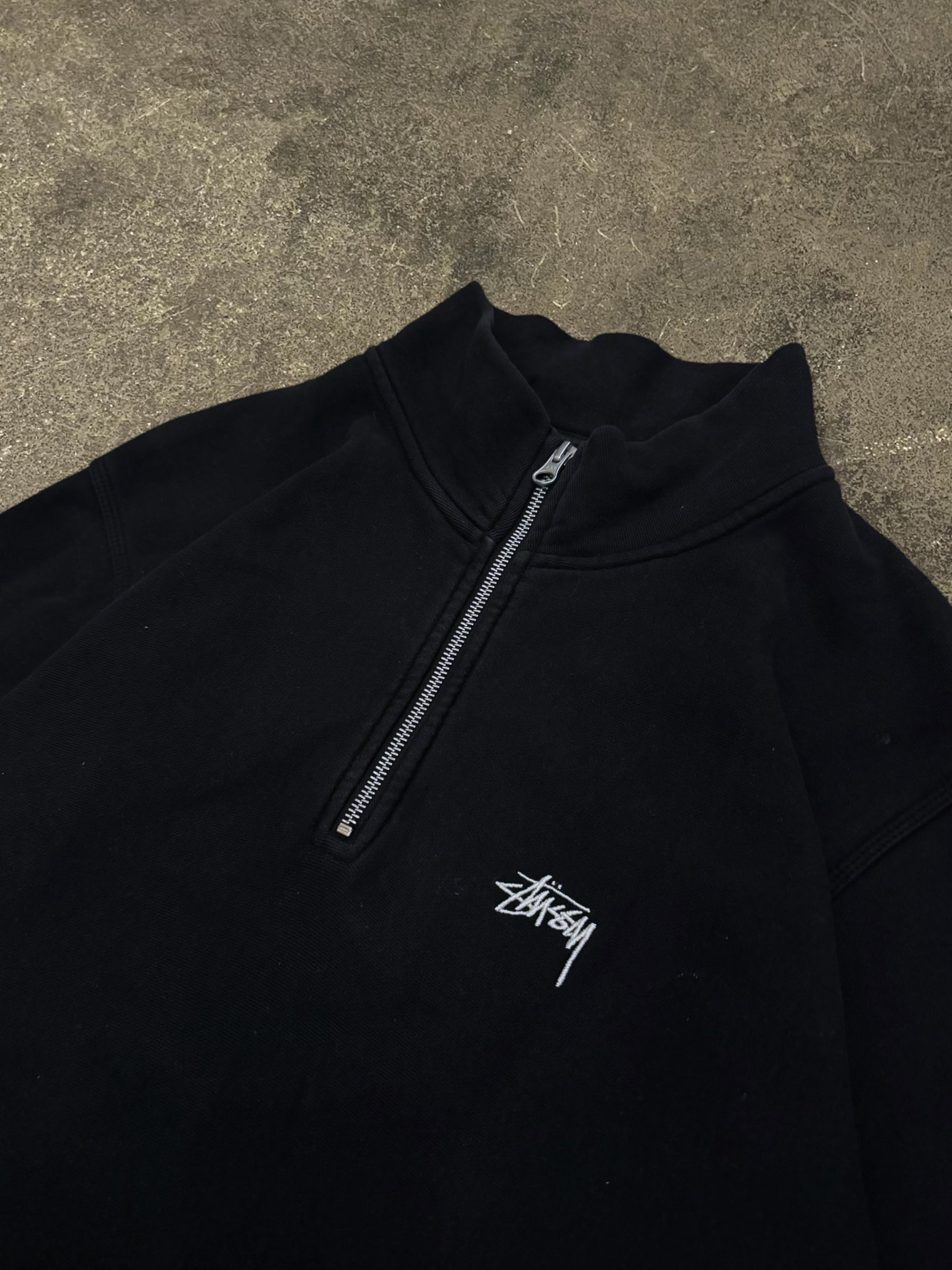 STÜSSY QUARTER ZIP SWEATSHIRT