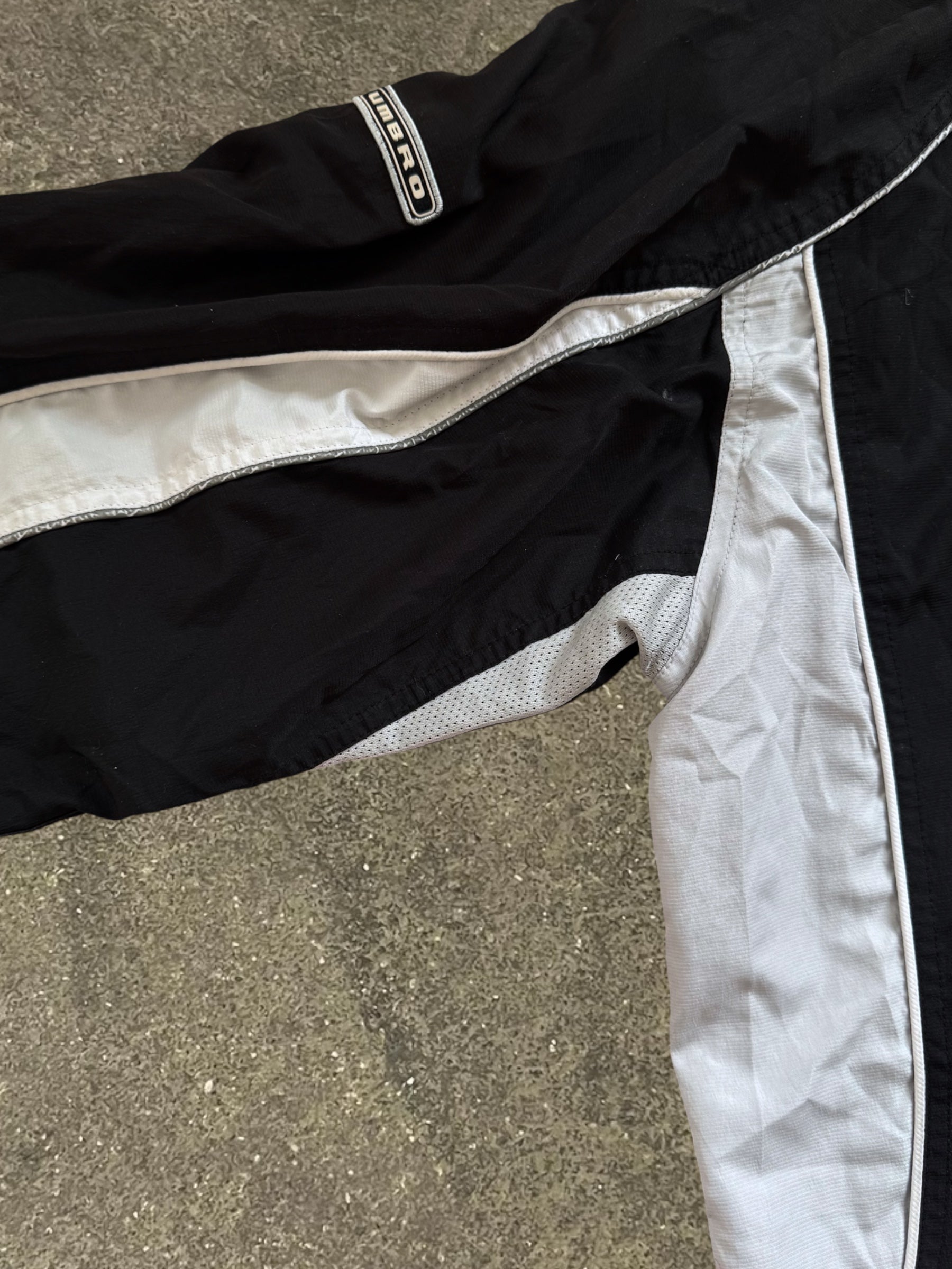 VINTAGE UMBRO WINDBREAKER