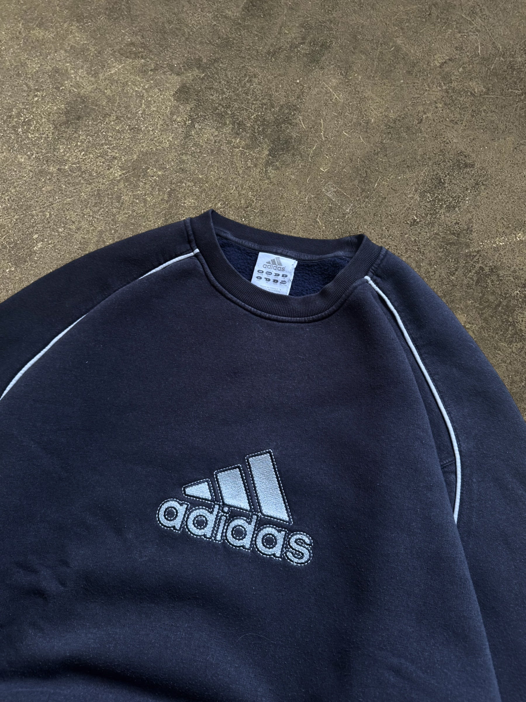 VINTAGE 00S ADIDAS SWEATSHIRT