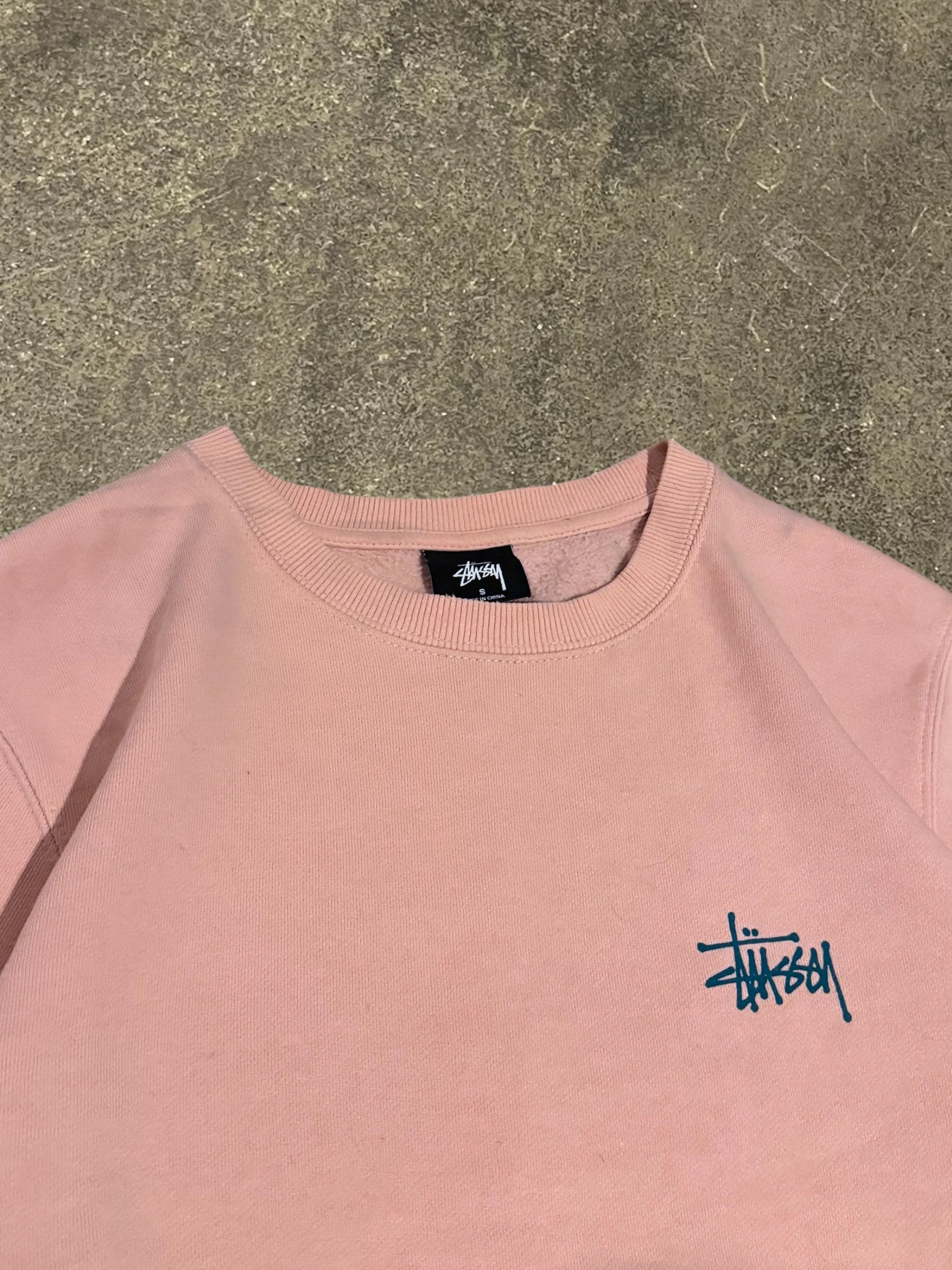 STÜSSY PINK BASIC LOGO SWEATSHIRT