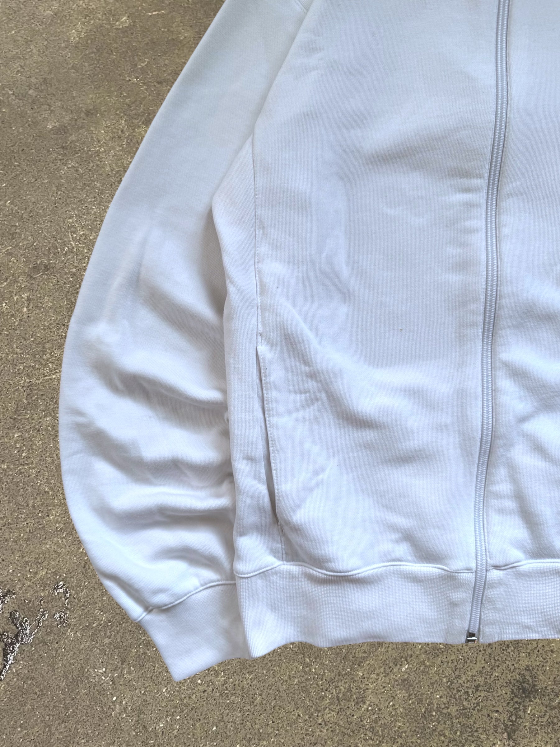 VINTAGE 00S WHITE NIKE ZIP-UP SWEATSHIRT