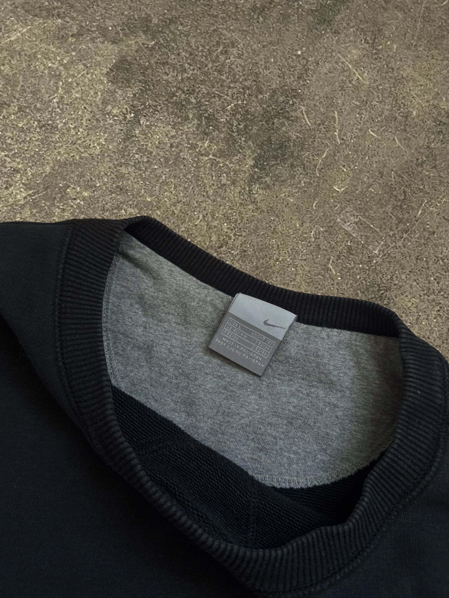 VINTAGE 00S NIKE SWEATSHIRT