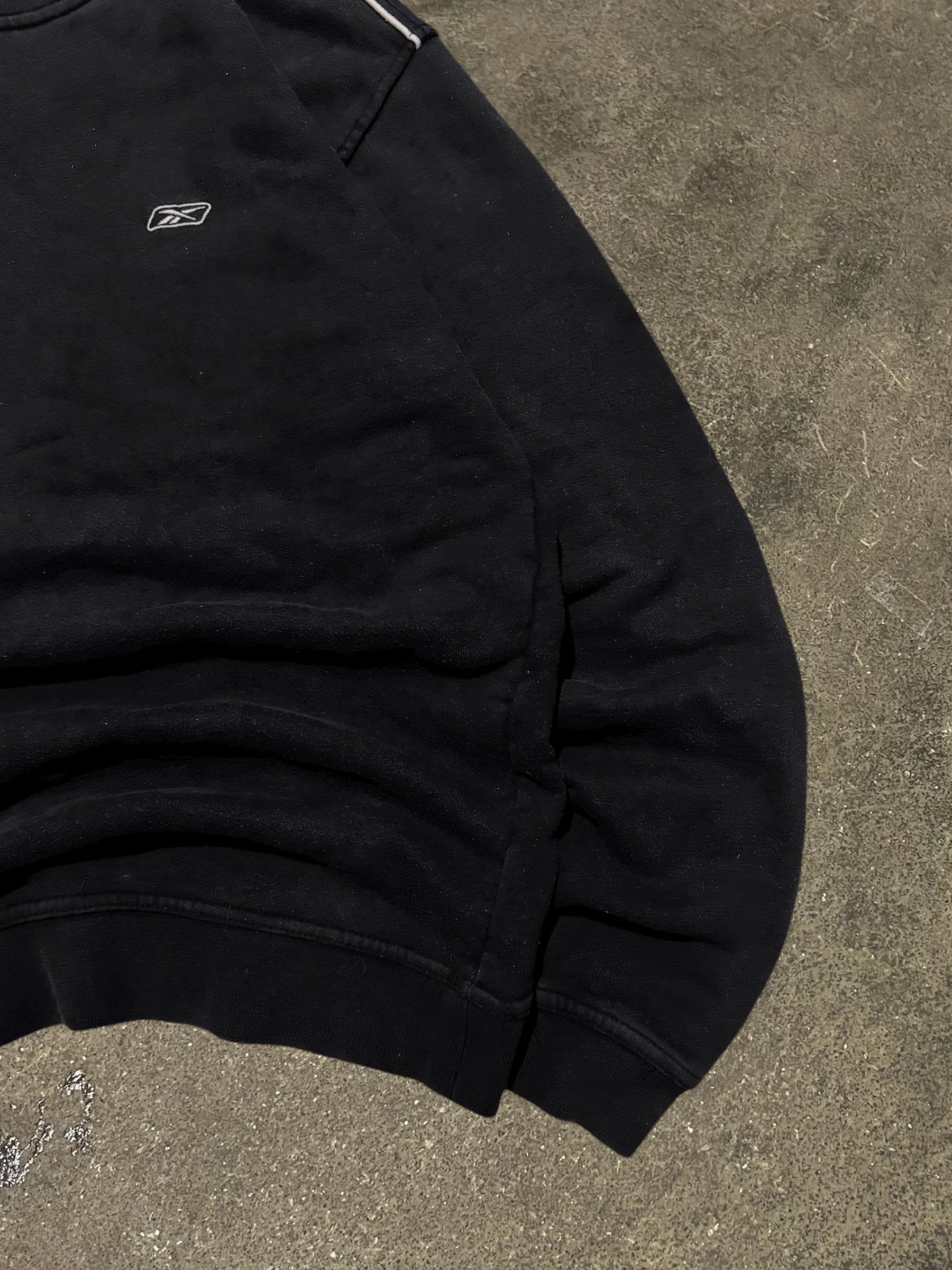 VINTAGE BLACK REEBOK SWEATSHIRT