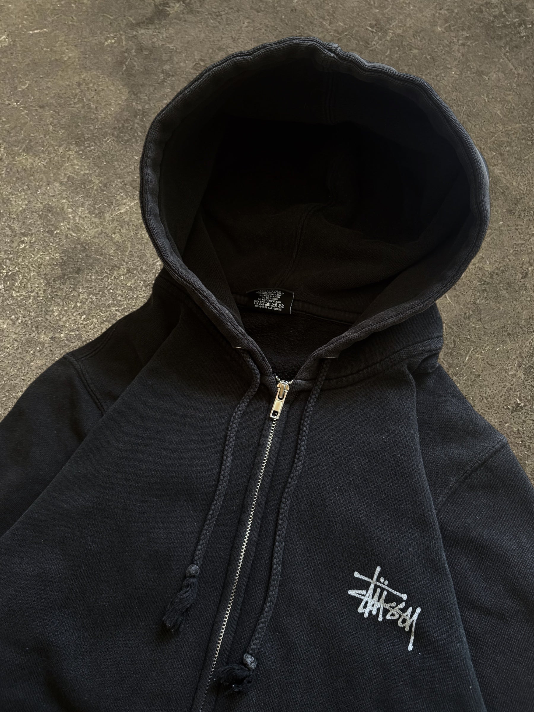 STÜSSY BASIC LOGO ZIP-UP HOODIE